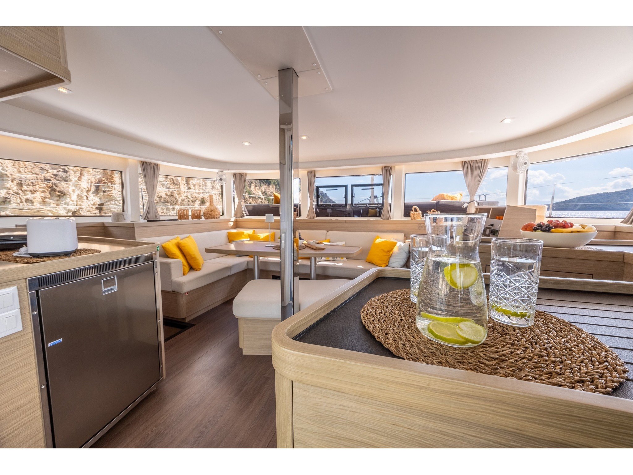 LUNA - Katamaran içinde Lefkada