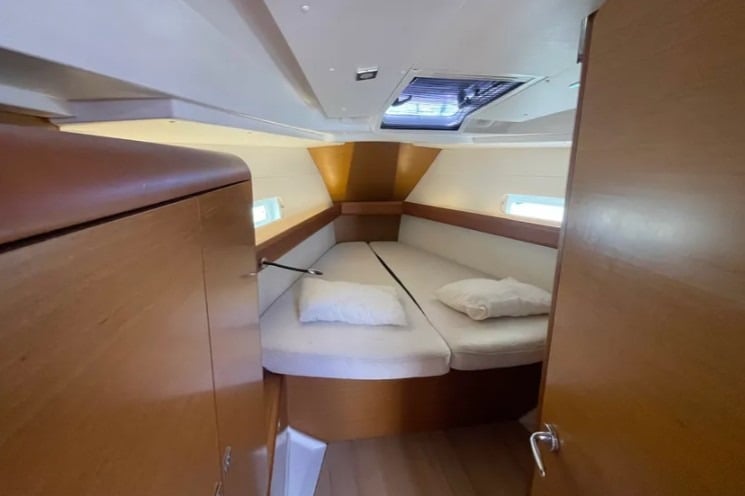 BLUEBERRY - Sailboat in Paros