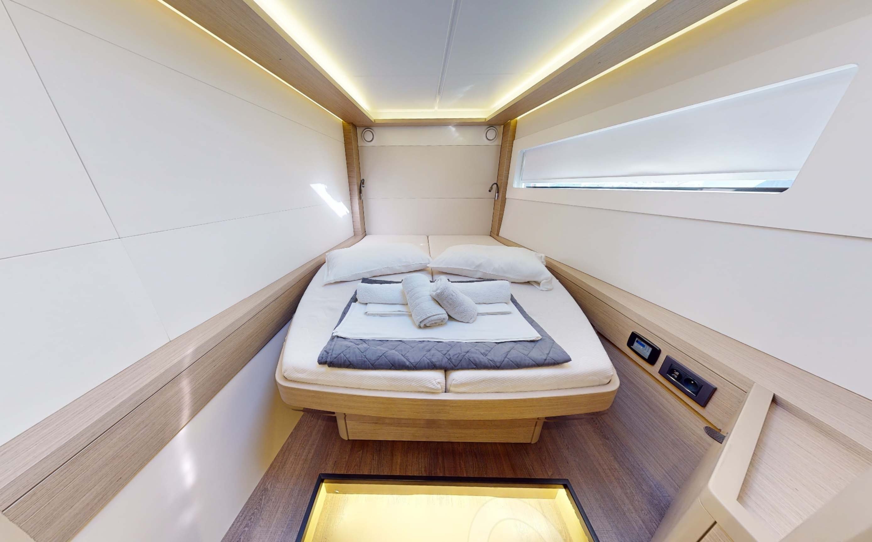 ANGEL - Catamaran in Alimos