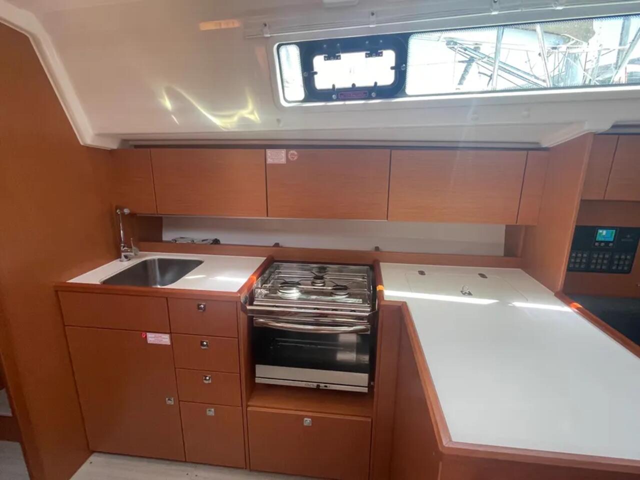 LIMA - Sailboat in Paros