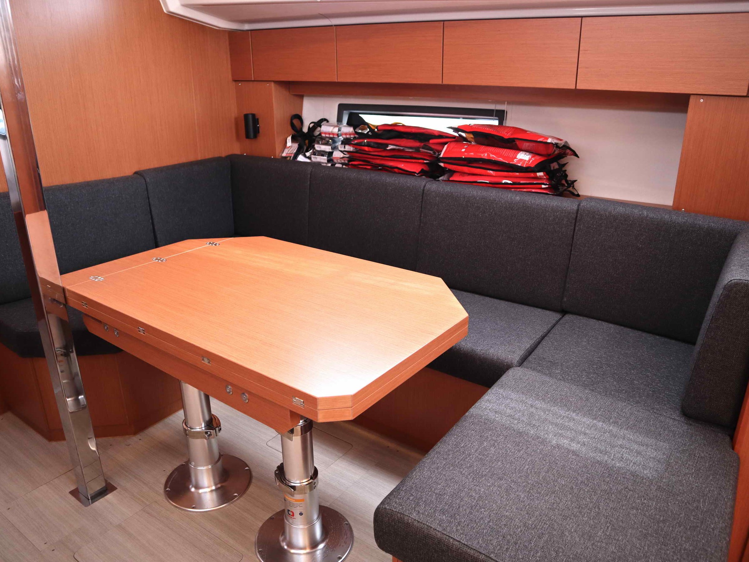 LIMA - Sailboat in Paros