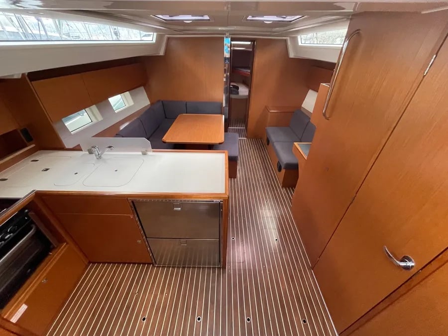 KATRIN - Sailboat in Alimos