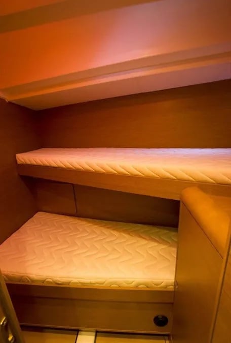 GENESIS - Sailboat in Alimos