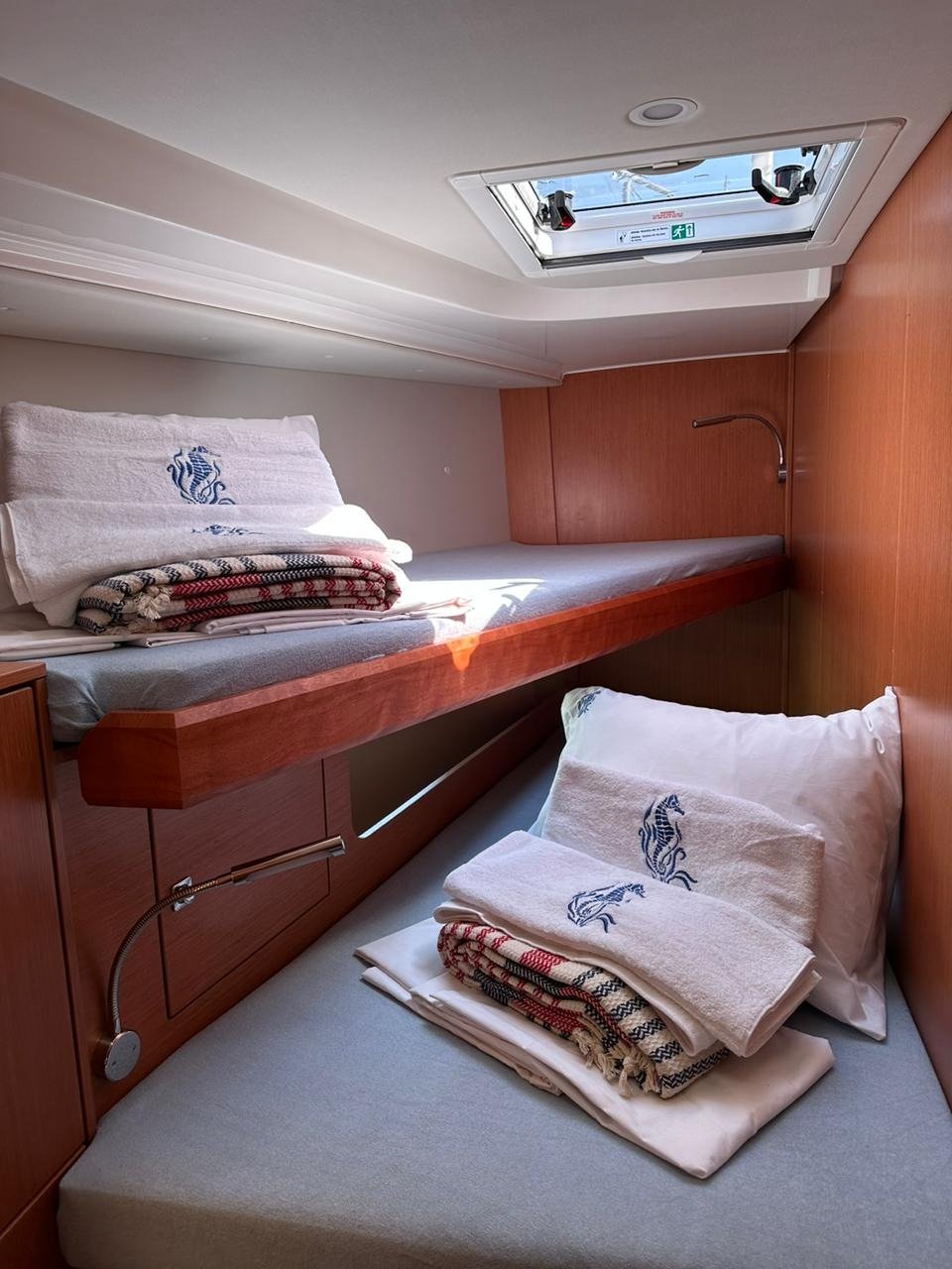 KYVELI - Sailboat in Alimos