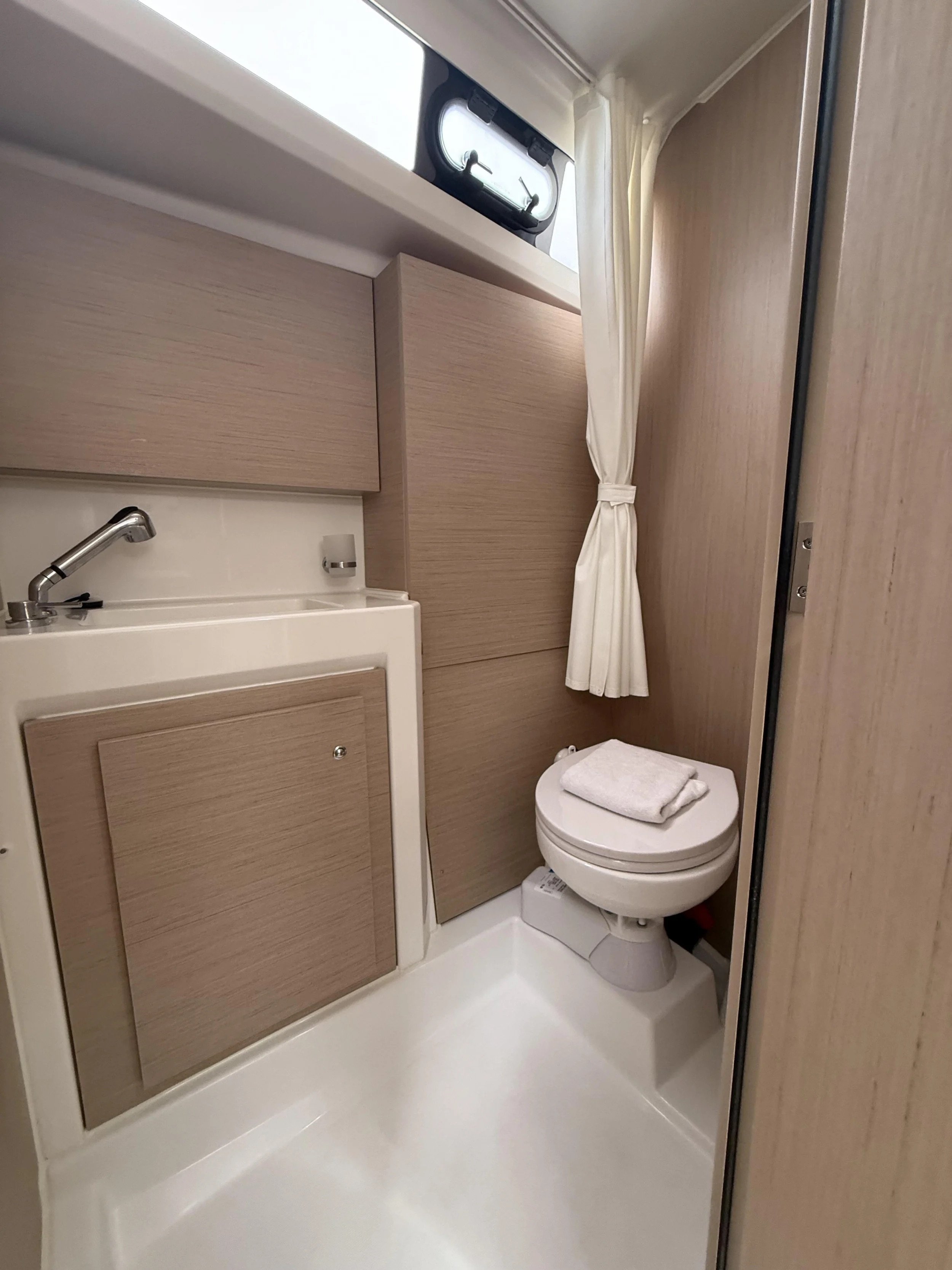 KARYATIS - Sailboat in Lefkada