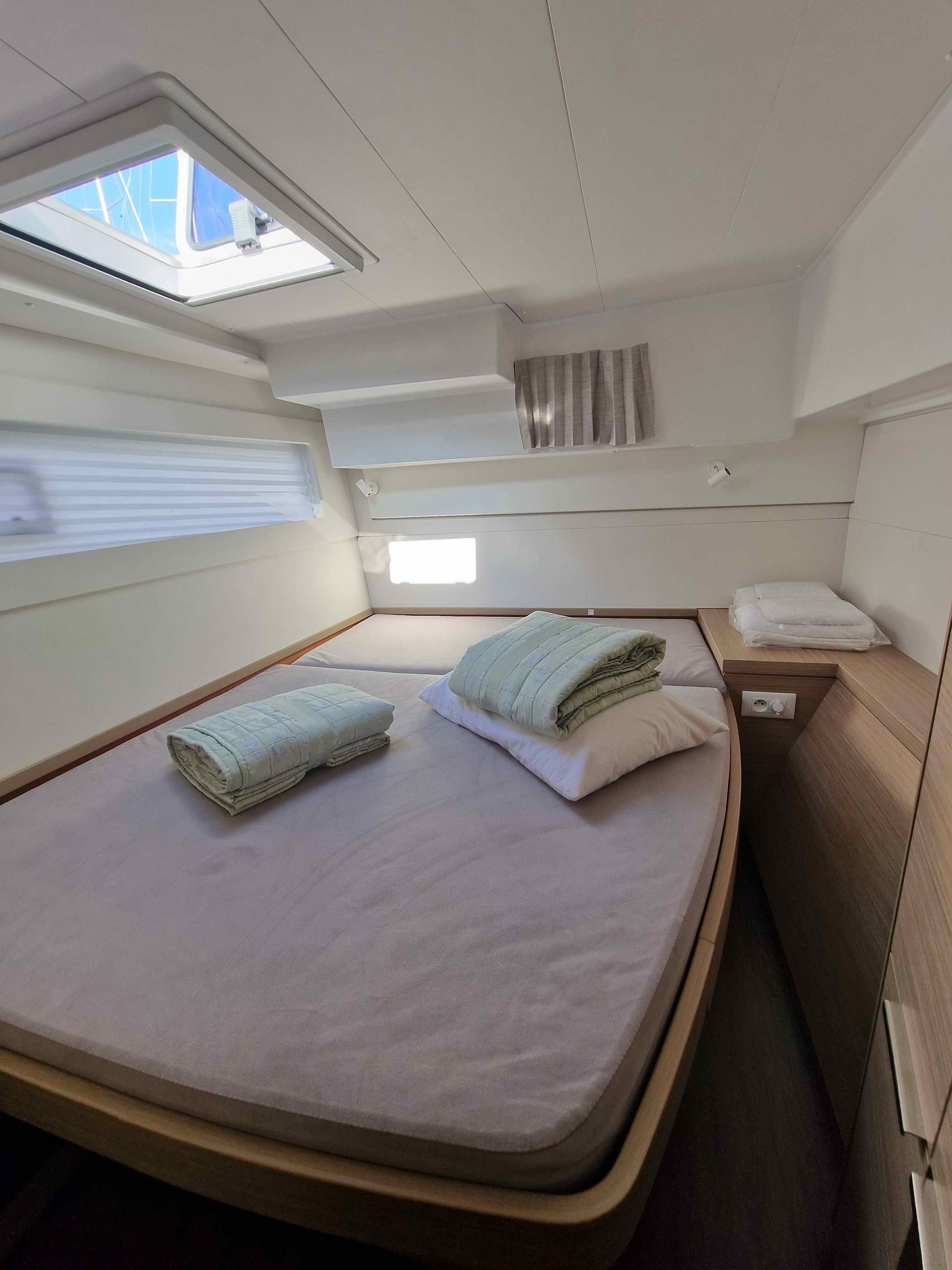 IOLI II - Catamaran in Alimos