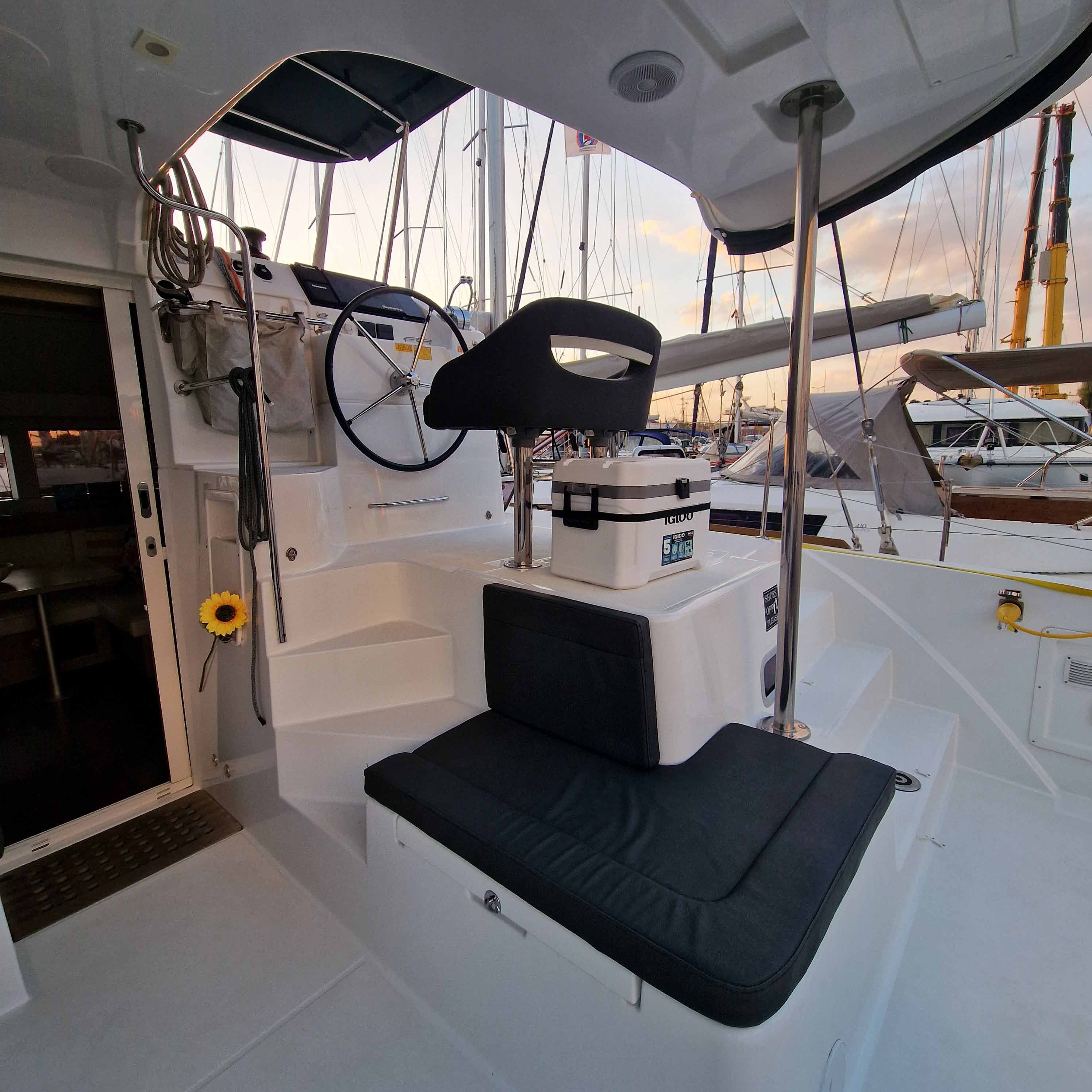 IOLI II - Catamaran in Alimos