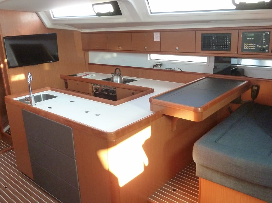 ANASSA - Sailboat in Alimos