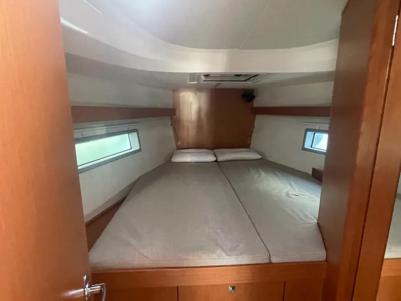 BLACKBERRY - Sailboat in Paros