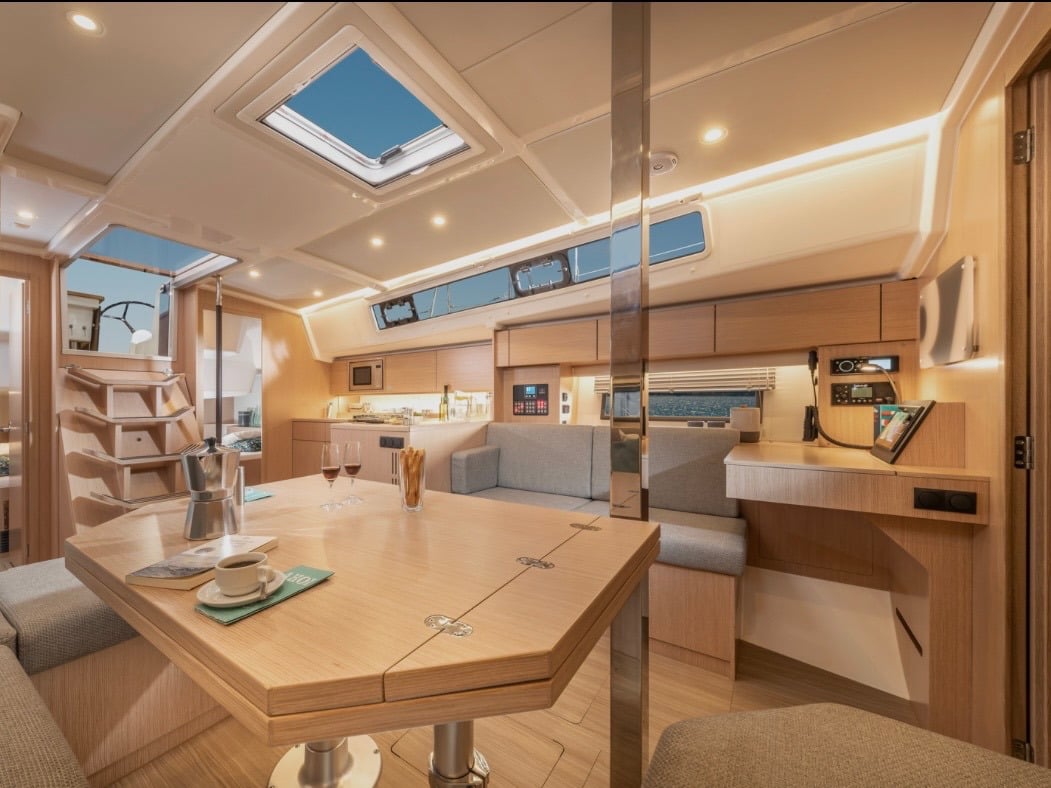 HORIZON - Sailboat in Skiathos