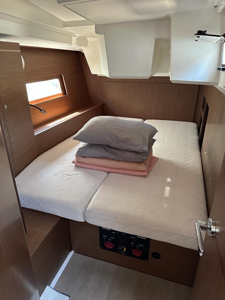 ILIA - Sailboat in Alimos