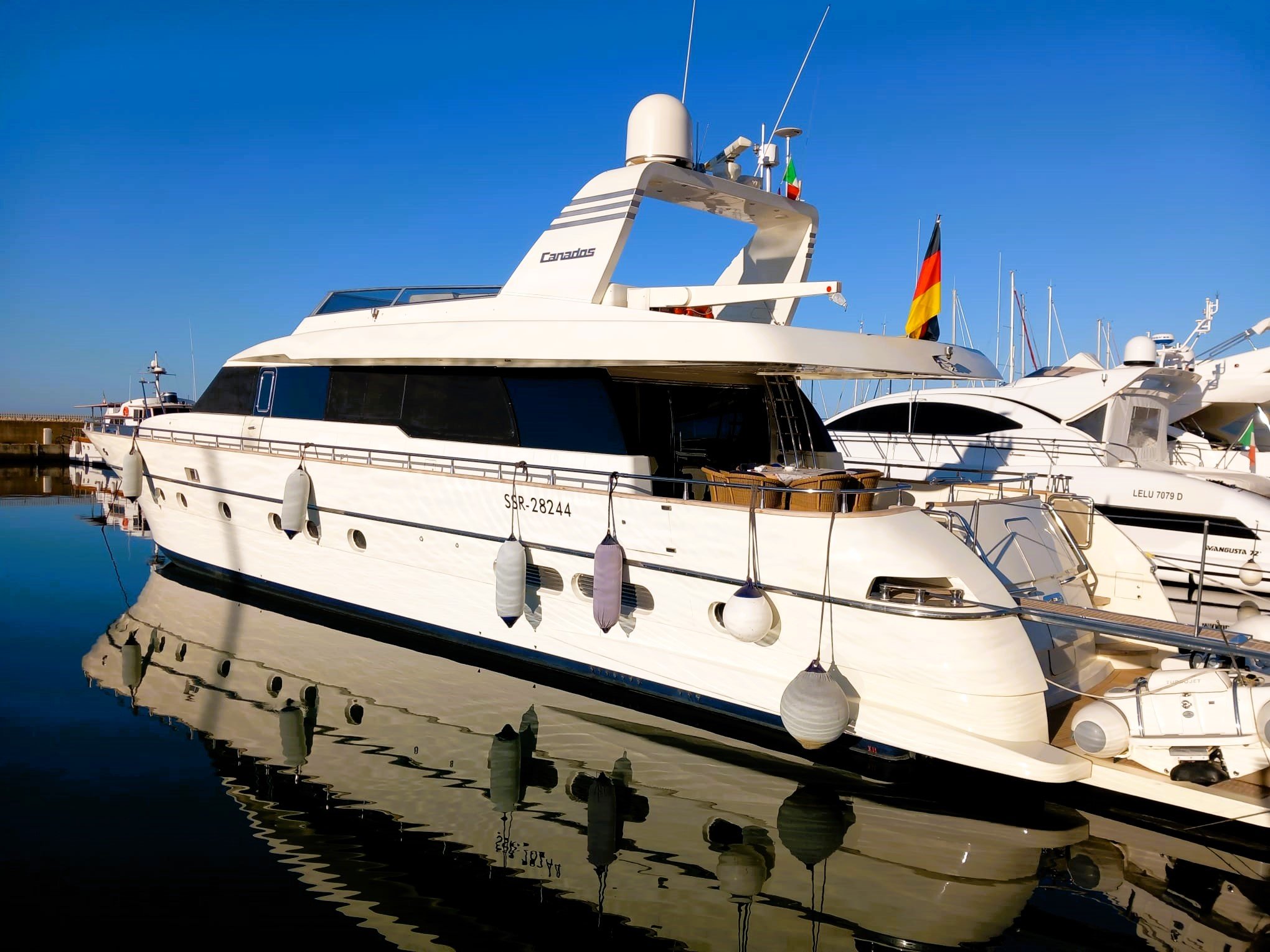 CANADOS 86 Fly - Motor Yat içinde Salerno