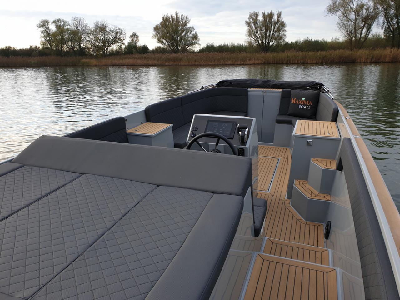 VIS - Motor Yacht in Seget Donji