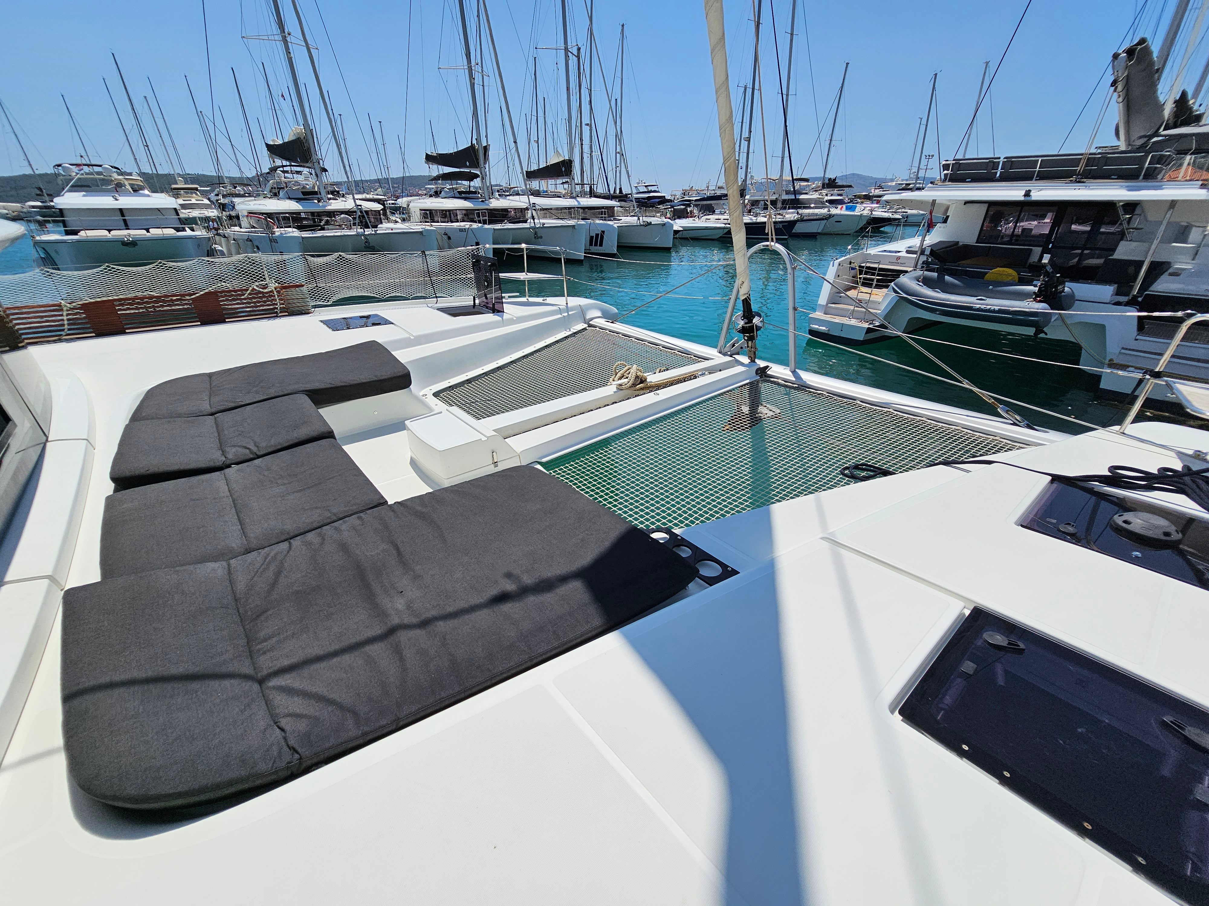 MILA - Catamaran in Seget Donji