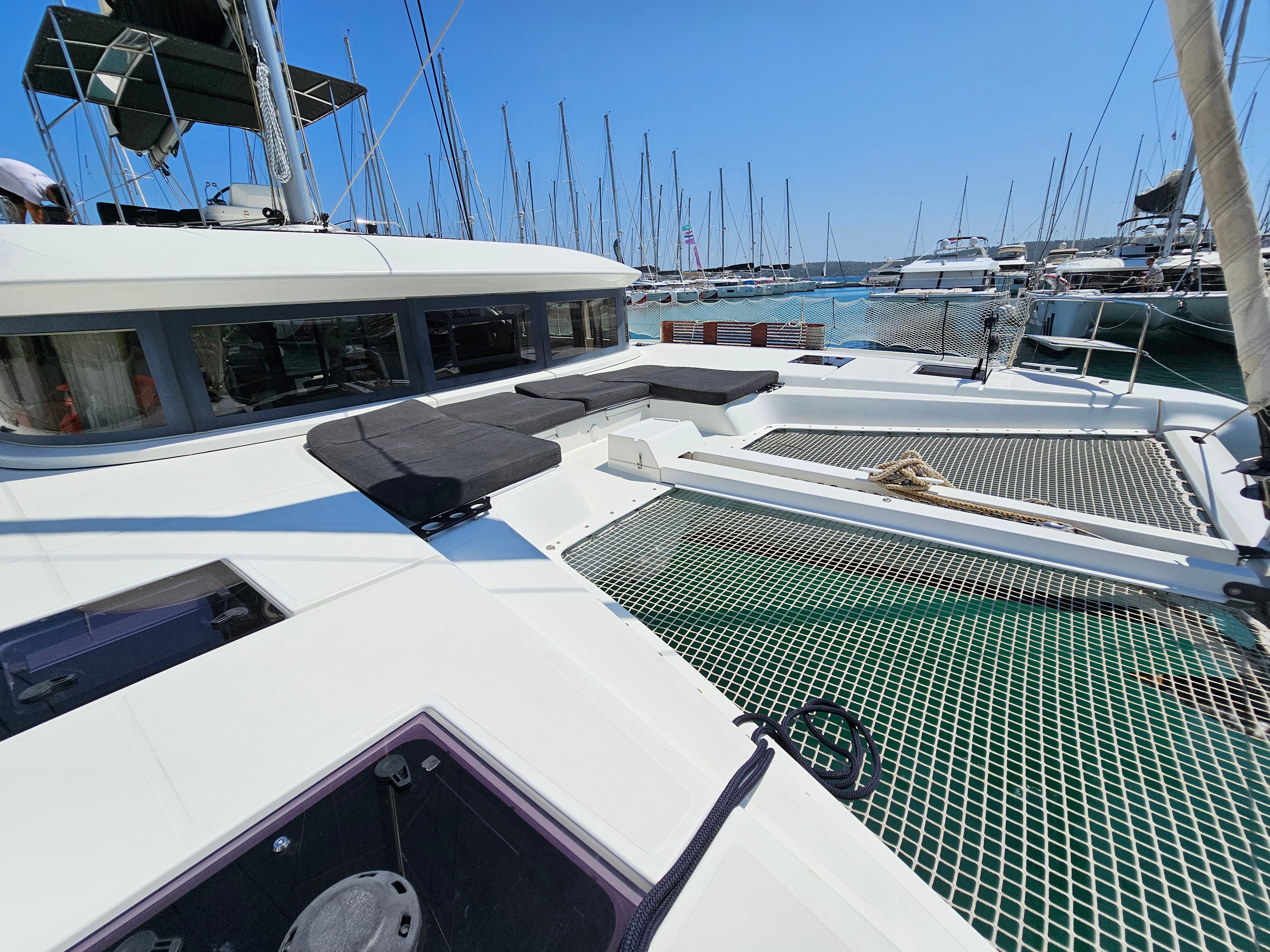 MILA - Catamaran in Seget Donji