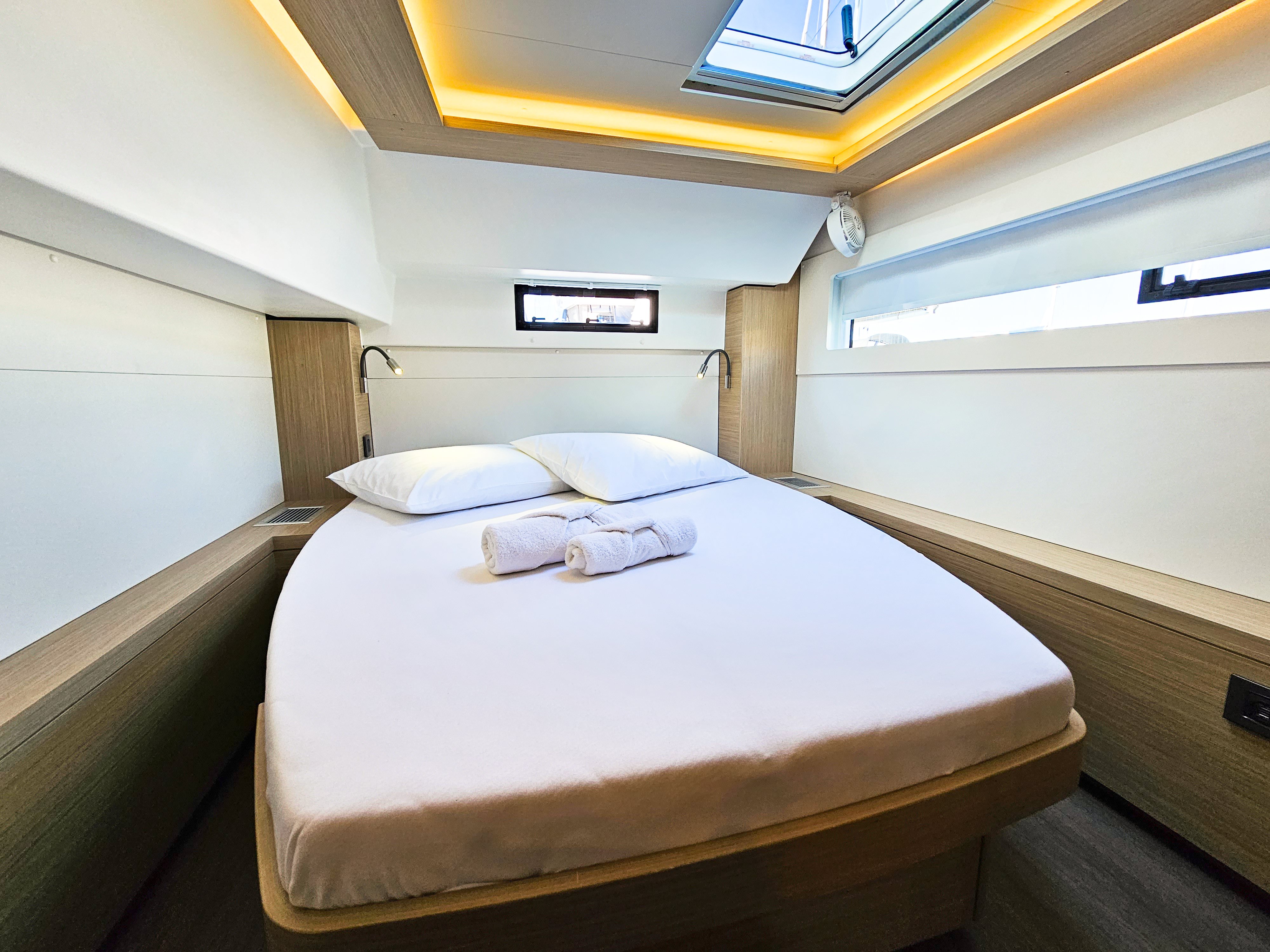 Galeb - Catamaran in Seget Donji