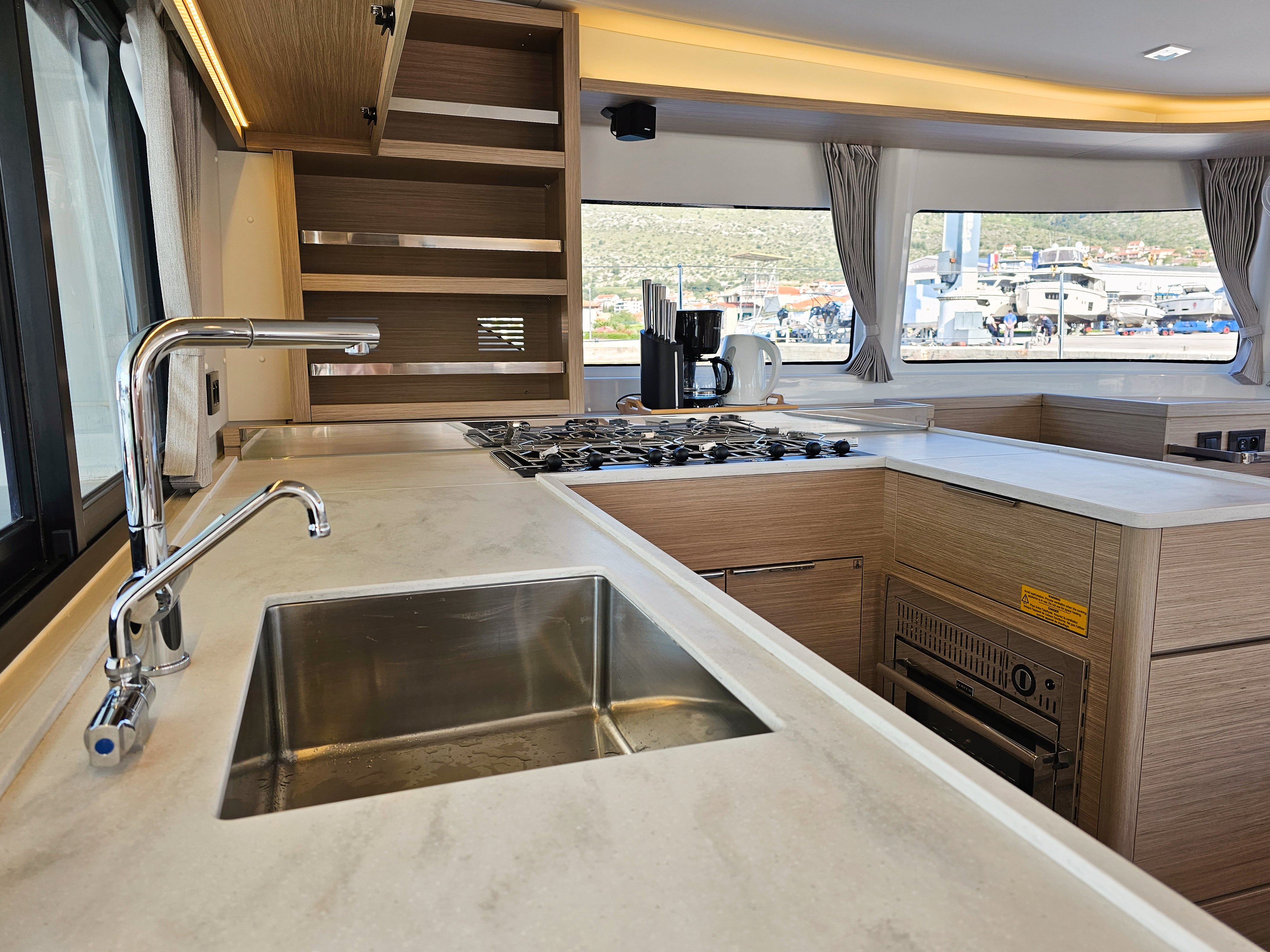 Galeb - Catamaran in Seget Donji