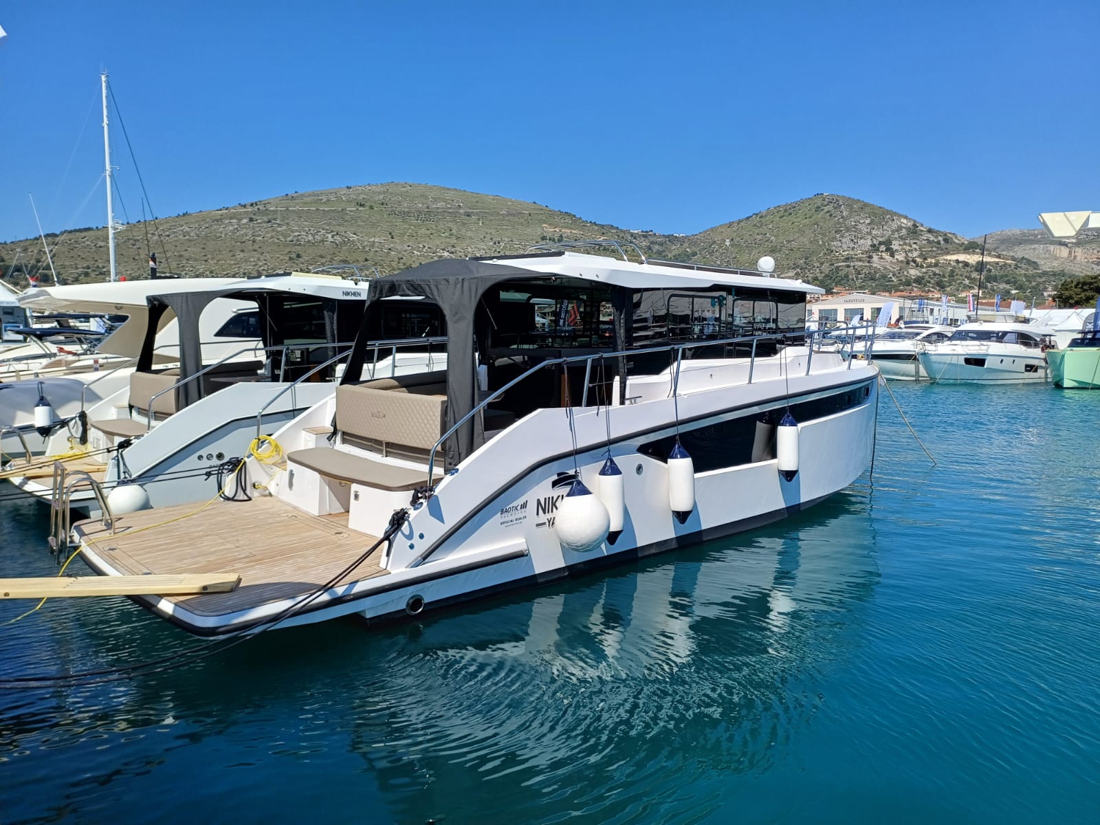 ŠOLTA - Motor Yat içinde Seget Donji