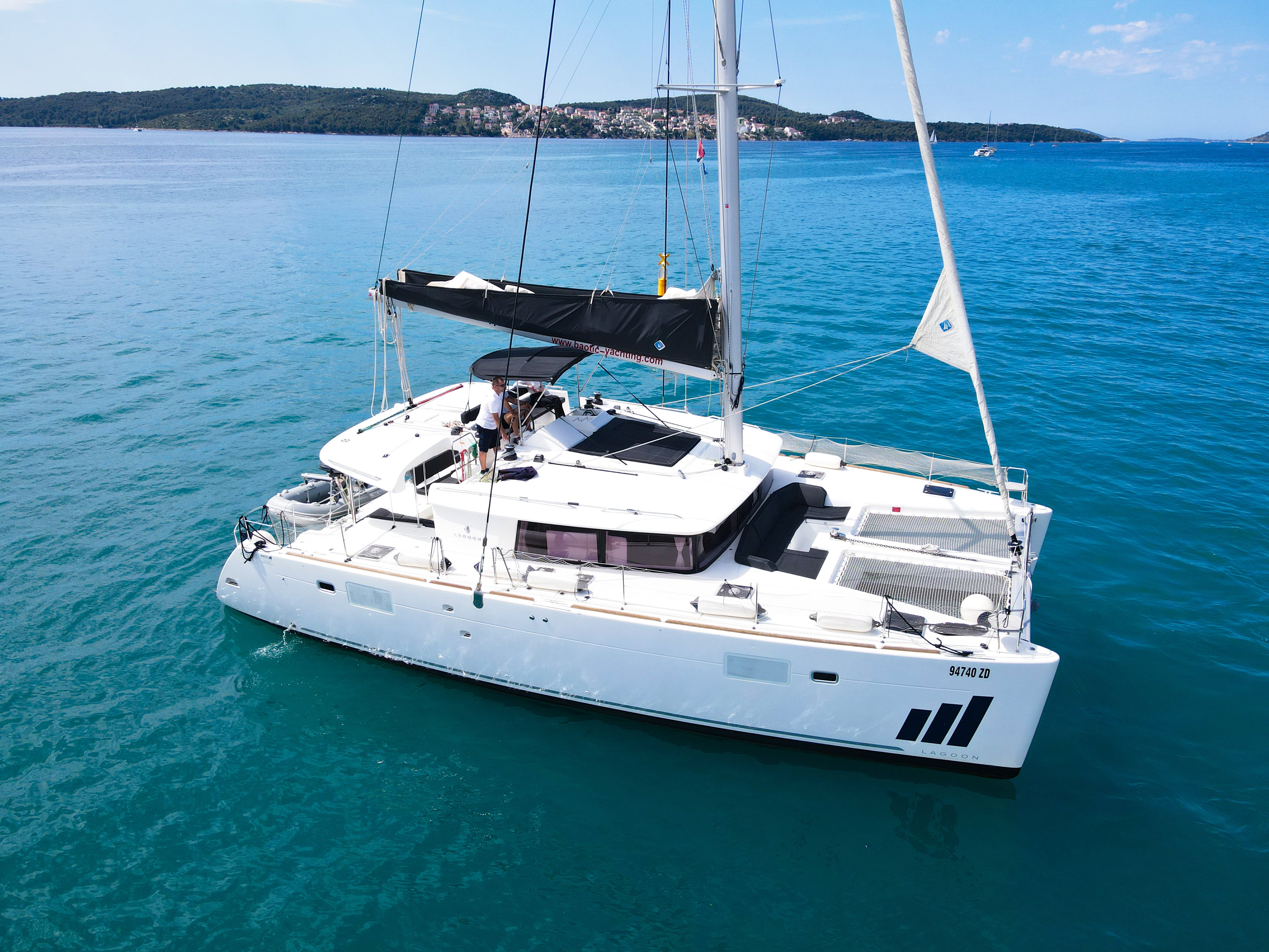 NADA I - Catamaran in Seget Donji