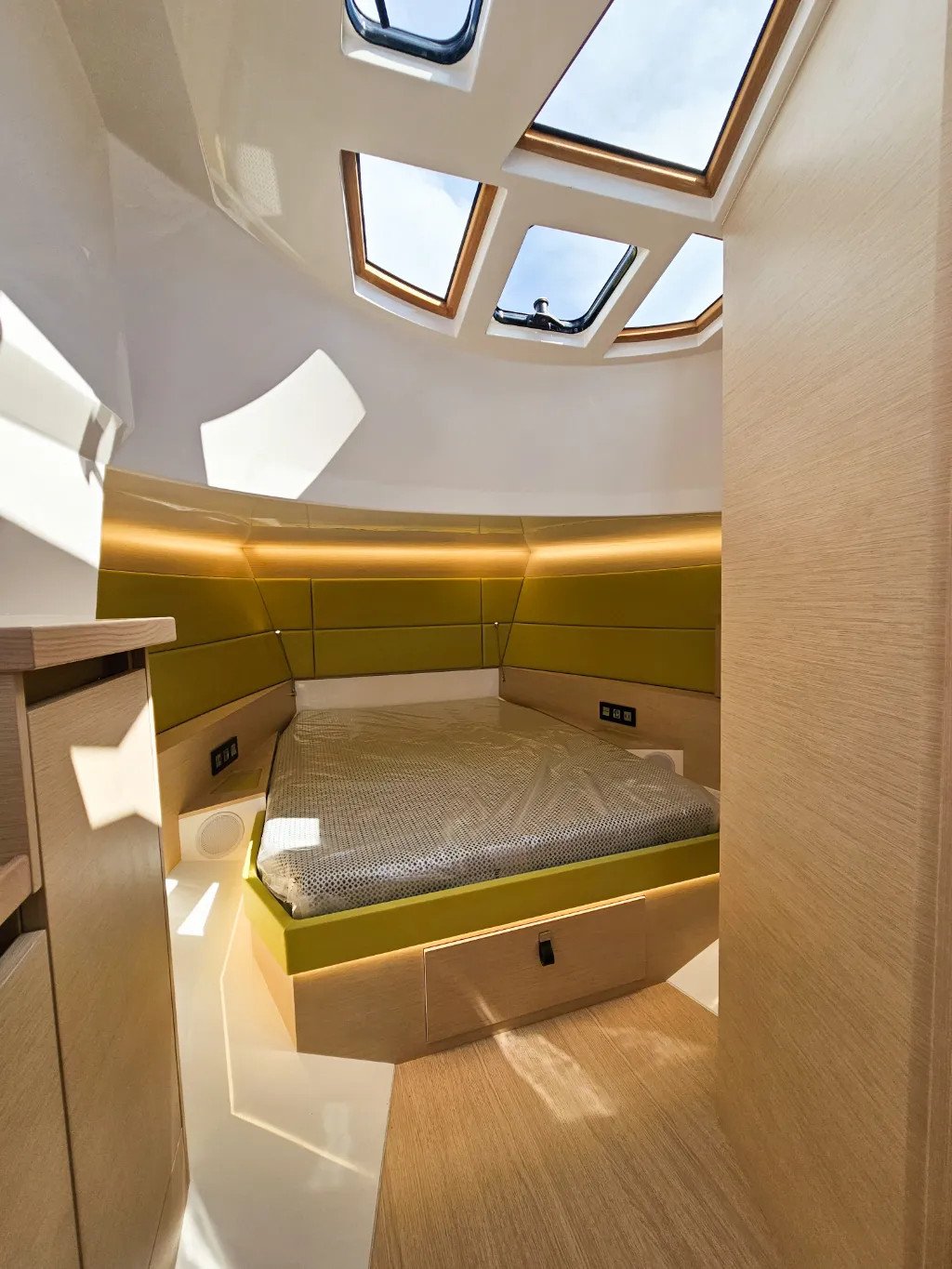 Leo - Motor Yacht in Seget Donji