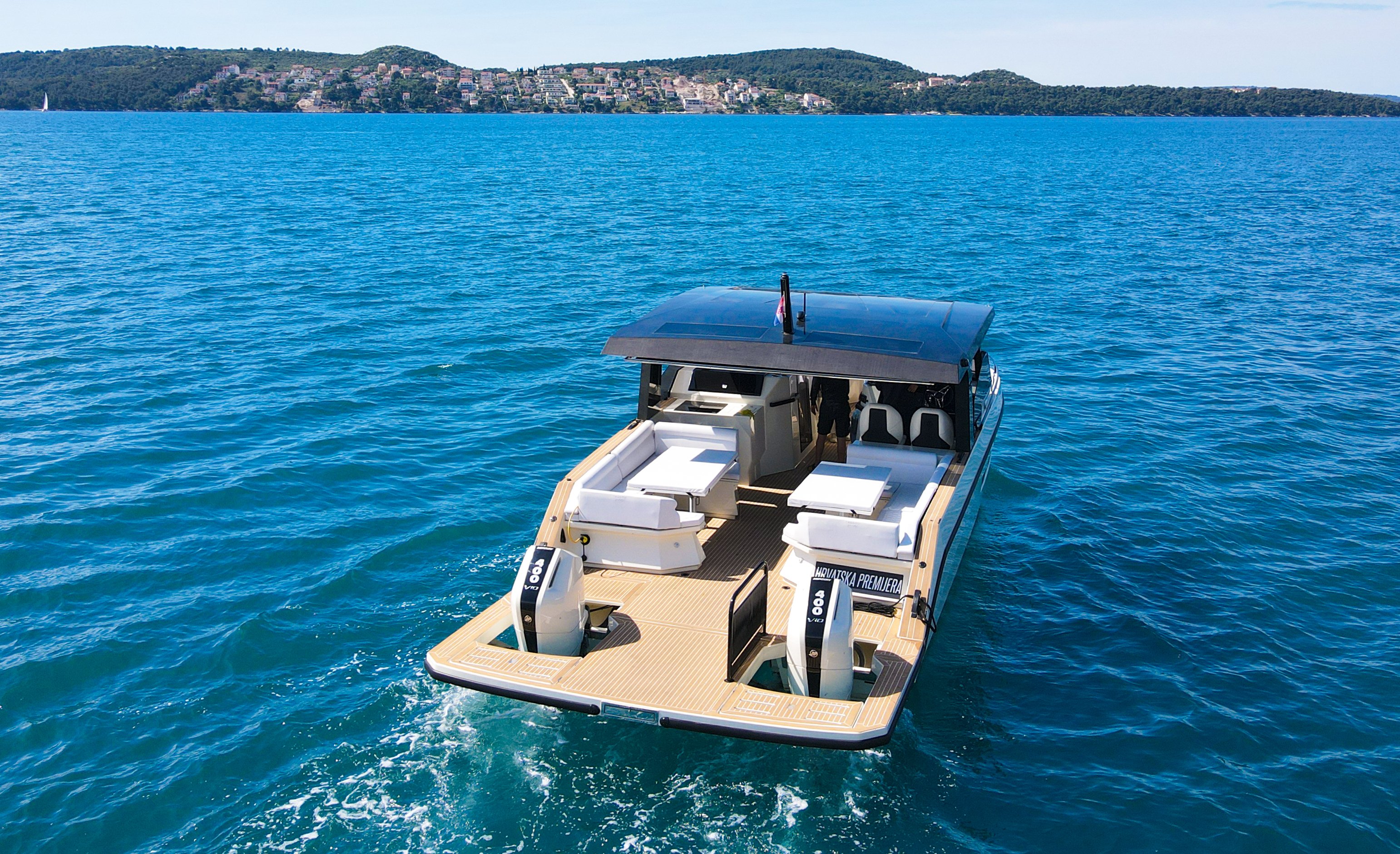 LASTOVO - Catamaran in Seget Donji