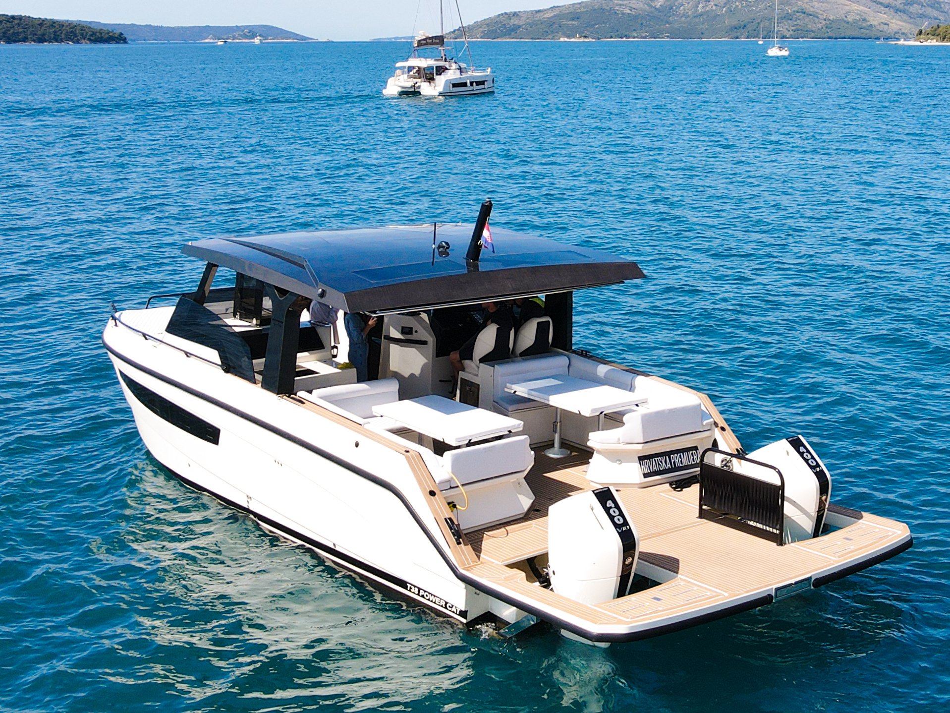 LASTOVO - Catamaran in Seget Donji