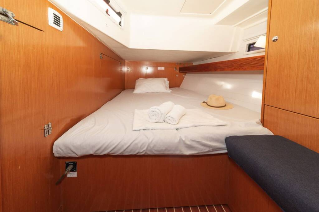 COSTA COSTA - Sailboat in Volos