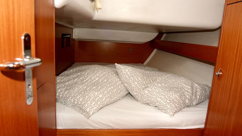 ORION XI - Sailboat in Volos