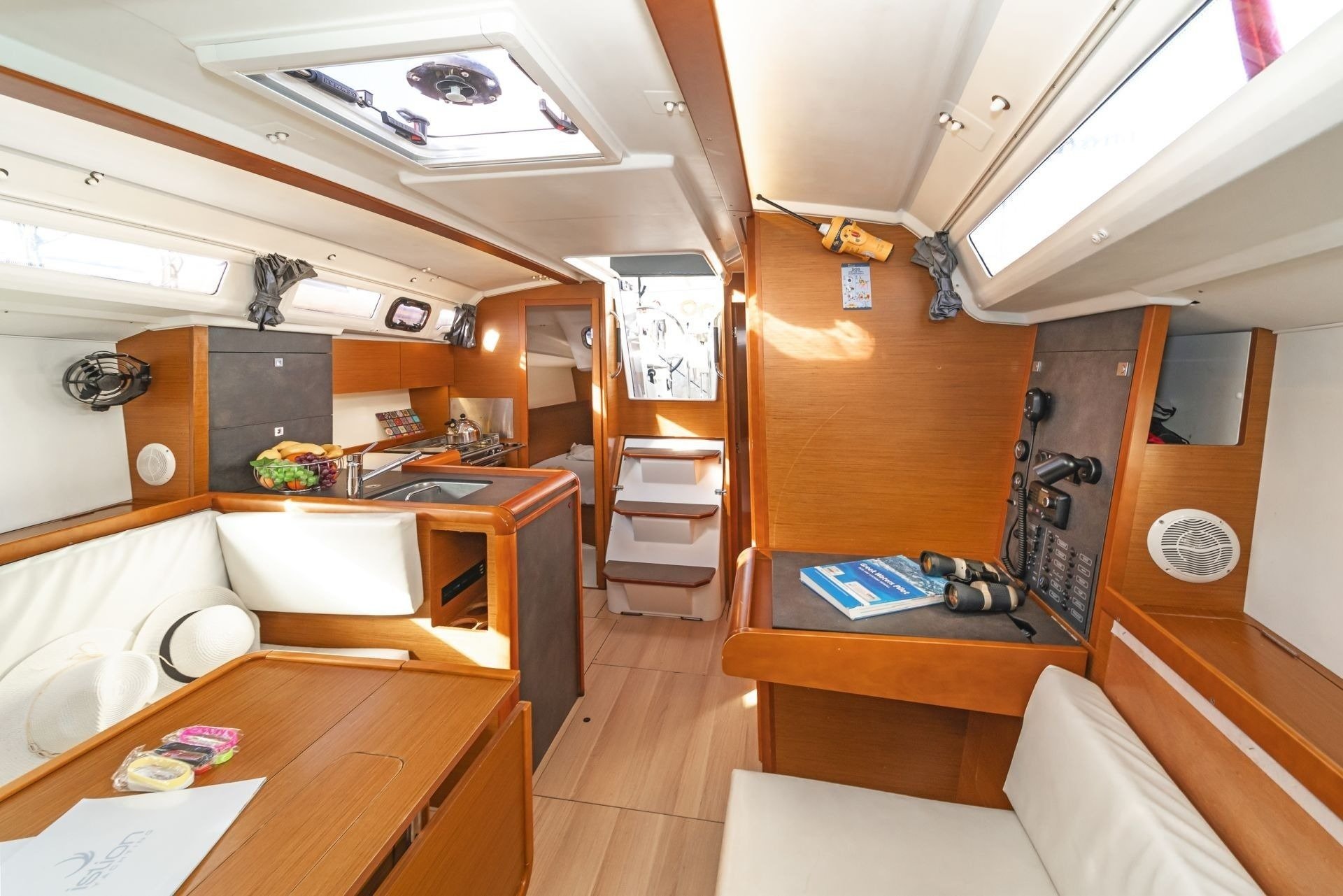 AGIOS NIKOLAOS - Sailboat in Volos