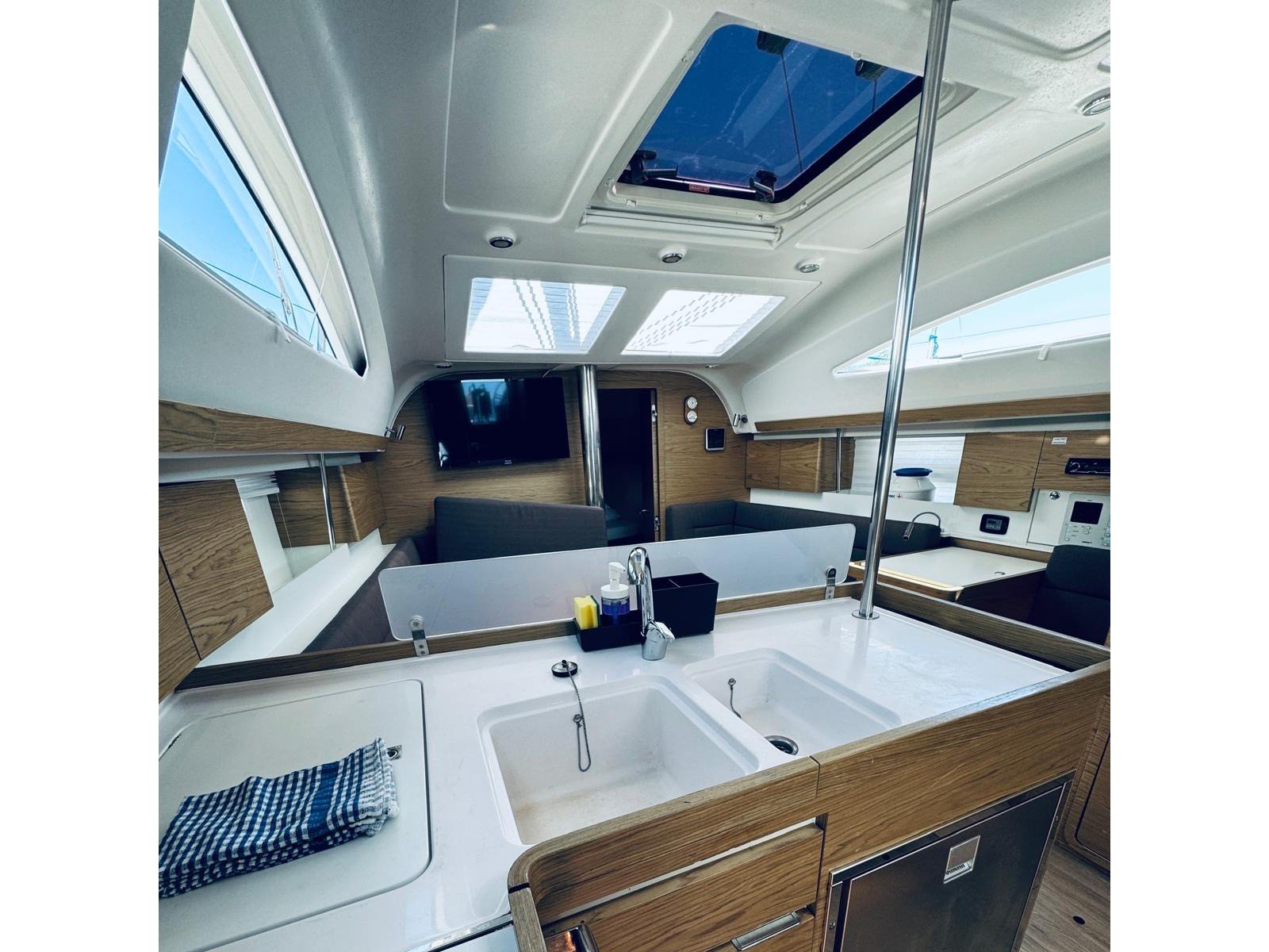 AVISA - Sailboat in Novi Vinodolski