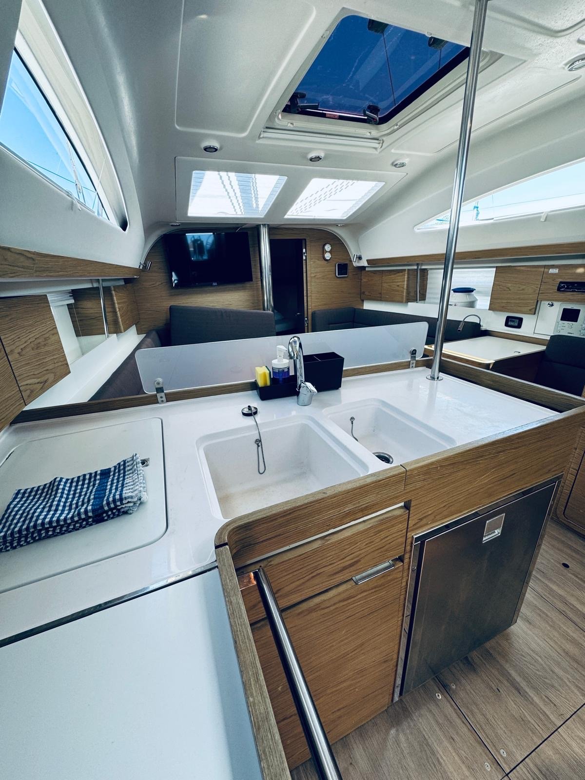 AVISA - Sailboat in Novi Vinodolski