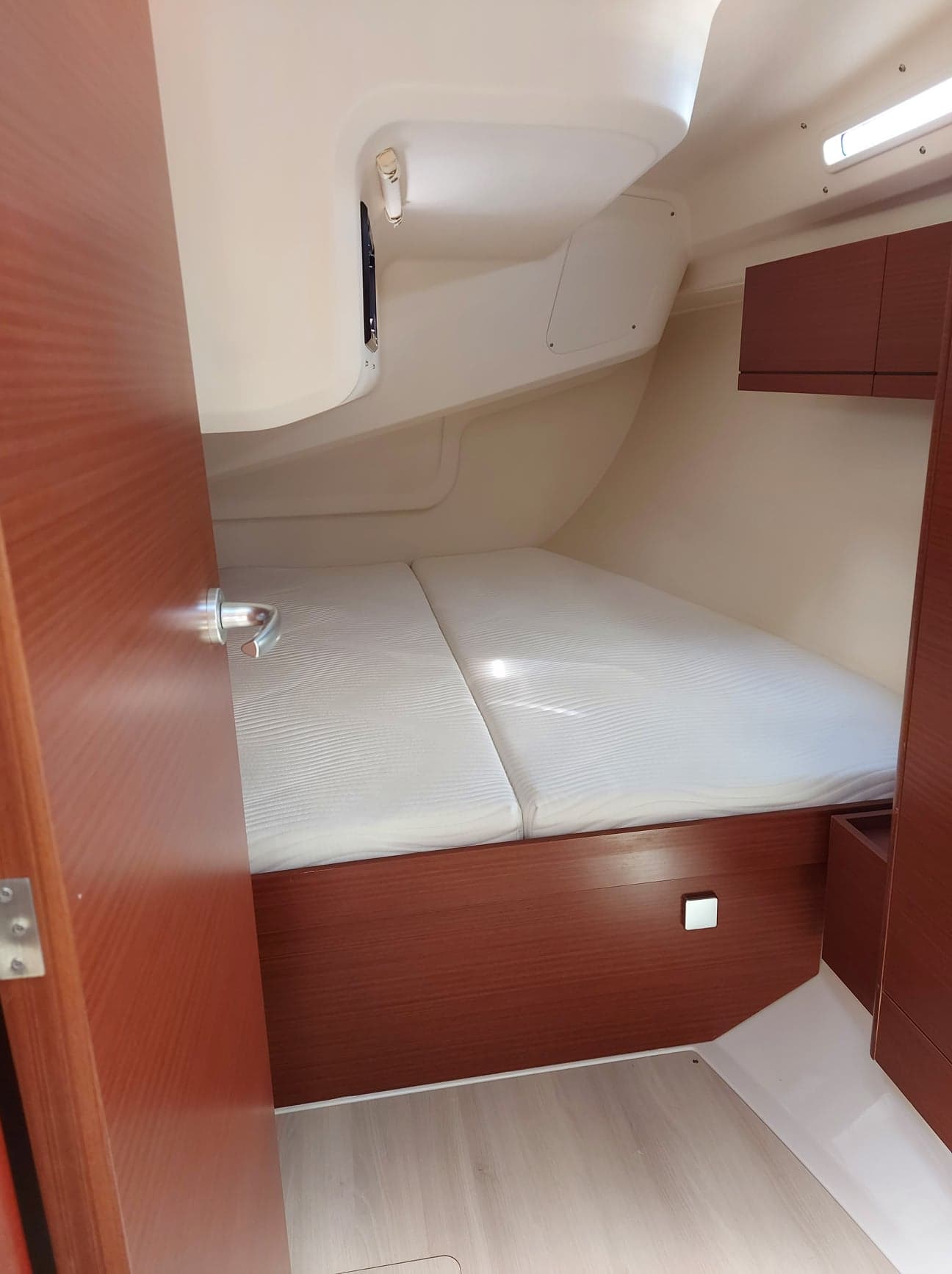 Polynoe - Yelkenli içinde Anatoliki Attiki