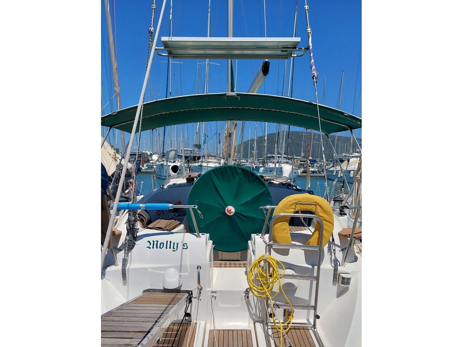 MOLLY'S - Yelkenli içinde Lefkada