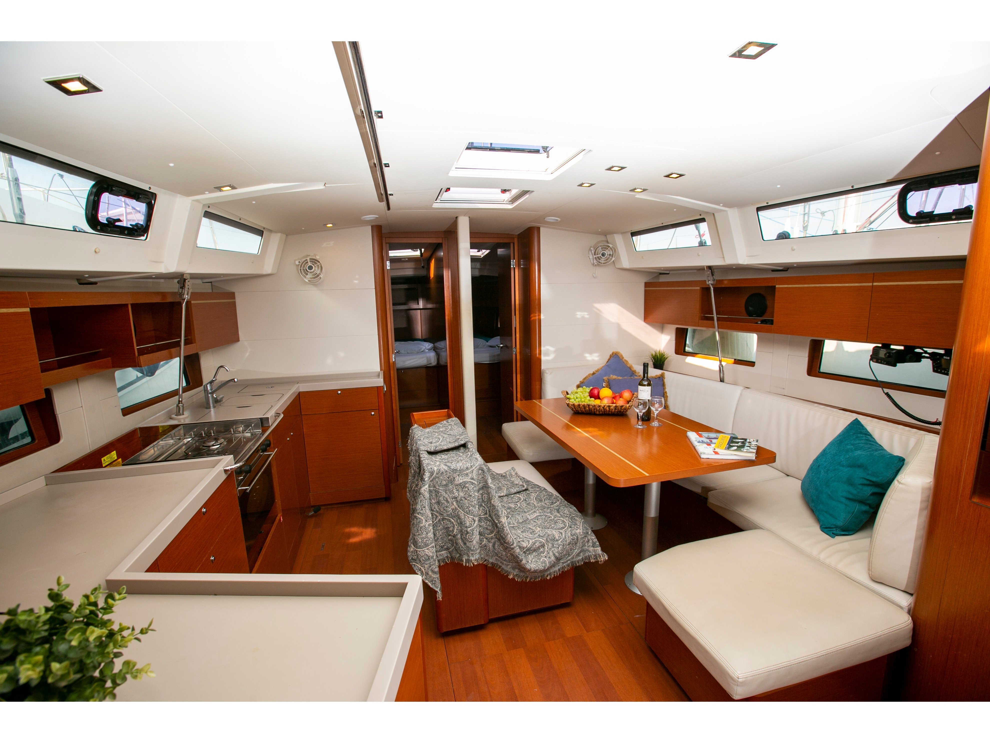 Dancing Queen - Sailboat in Alimos