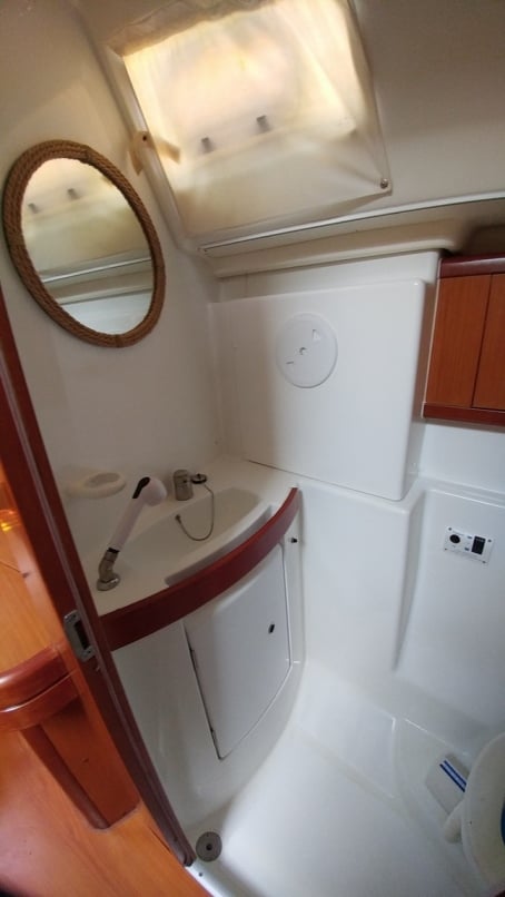 Beluga - Sailboat in Elefsina