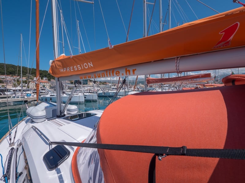 HAPPY - Sailboat in Split