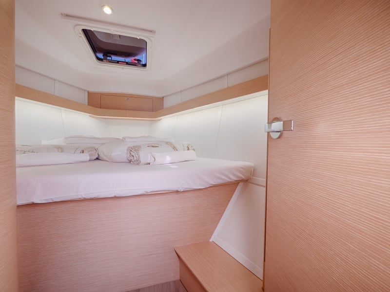 HAPPY - Sailboat in Split