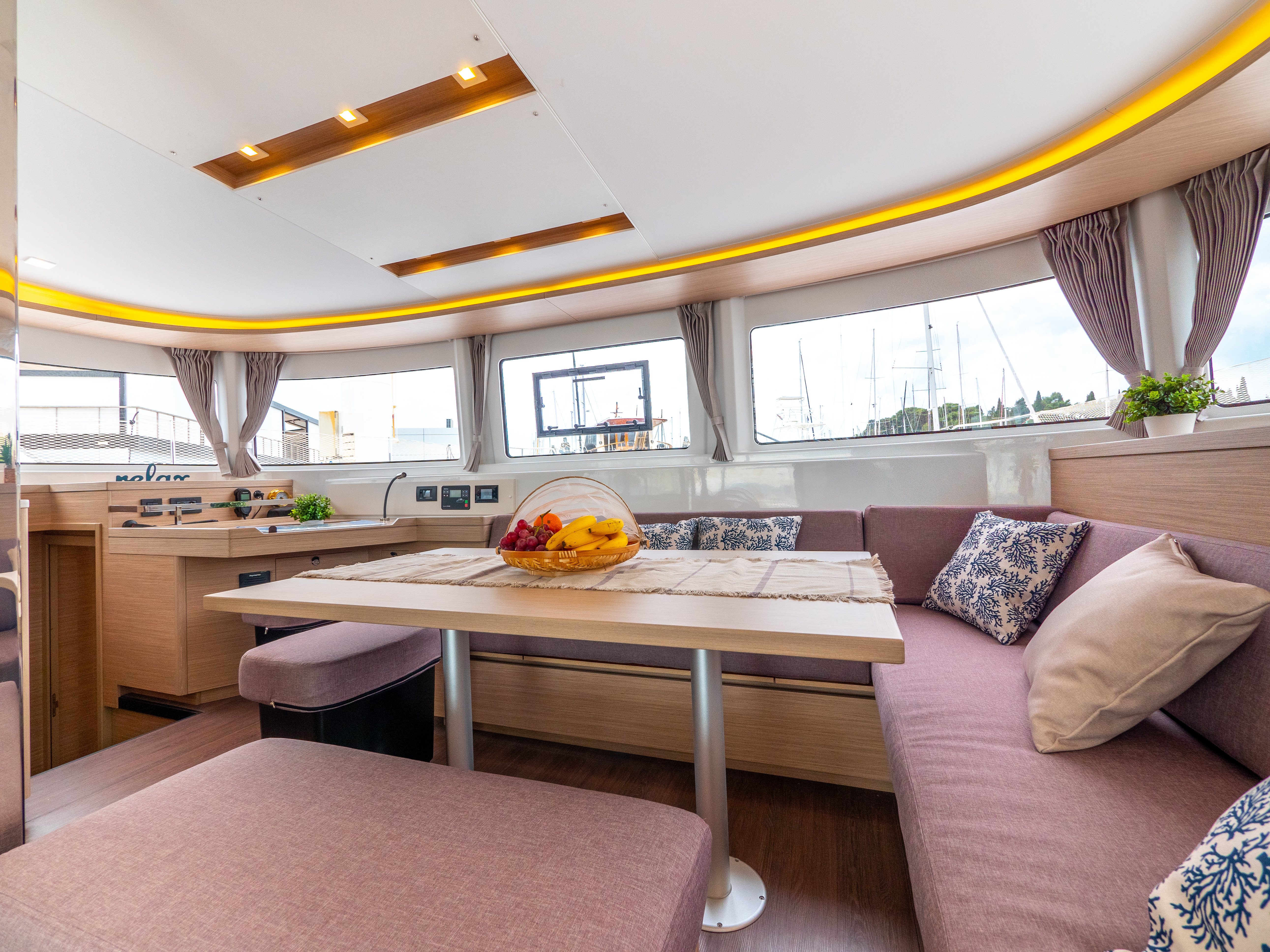 FELICITÀ - Katamaran içinde Split