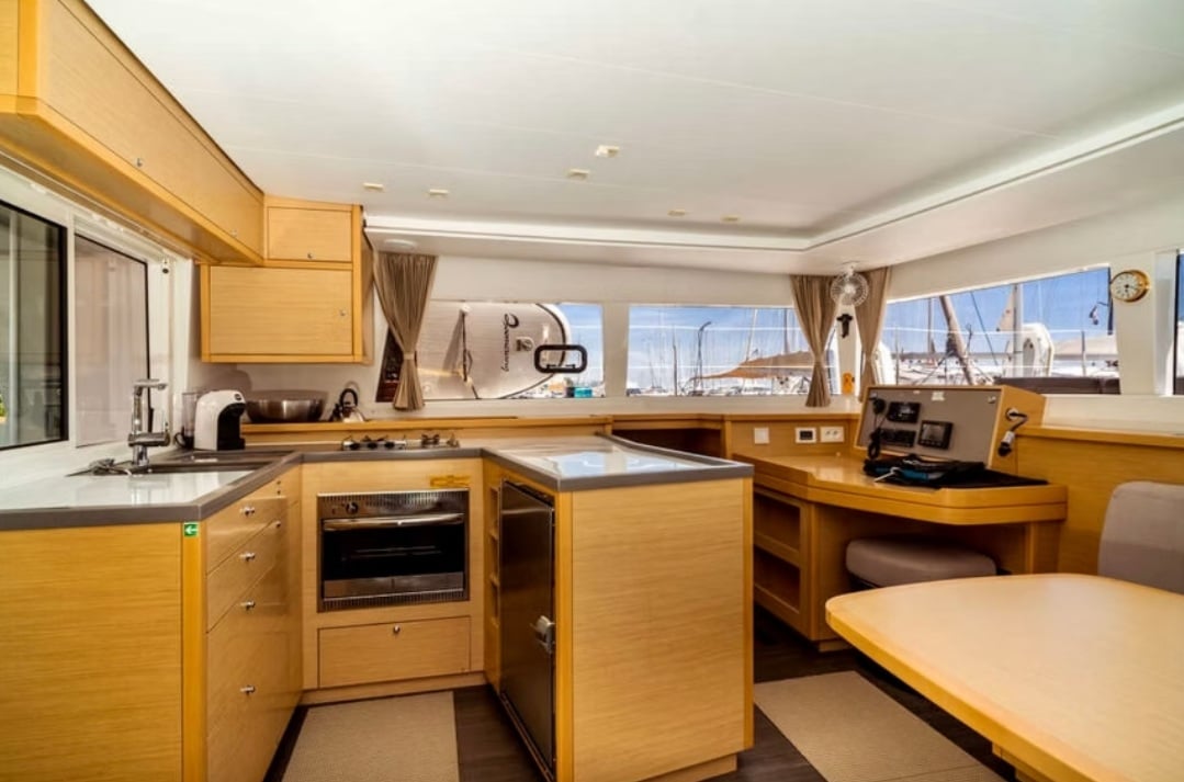 PaSEAon - Catamaran in Lefkada