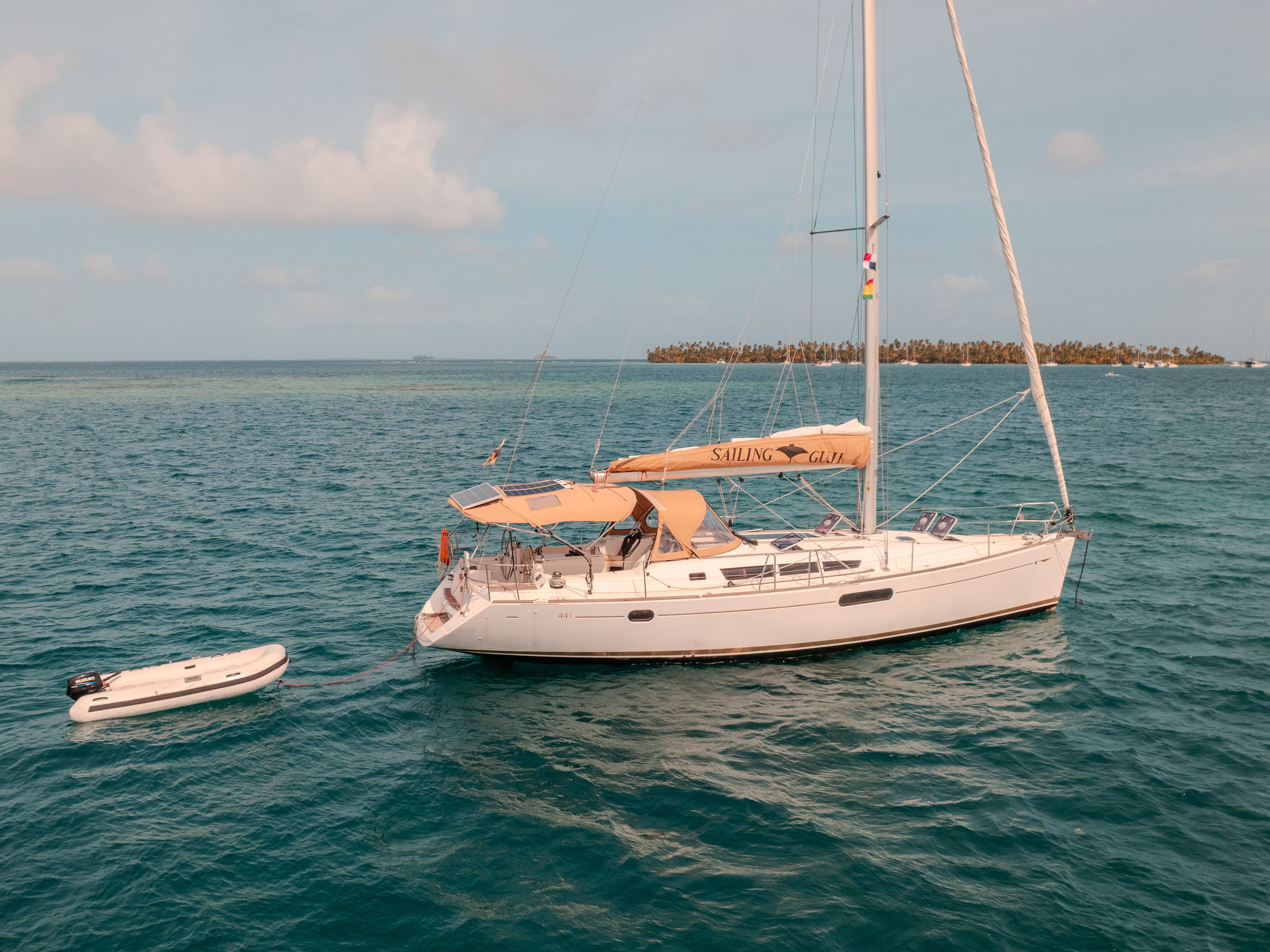 Guji - Sailboat in El Porvenir