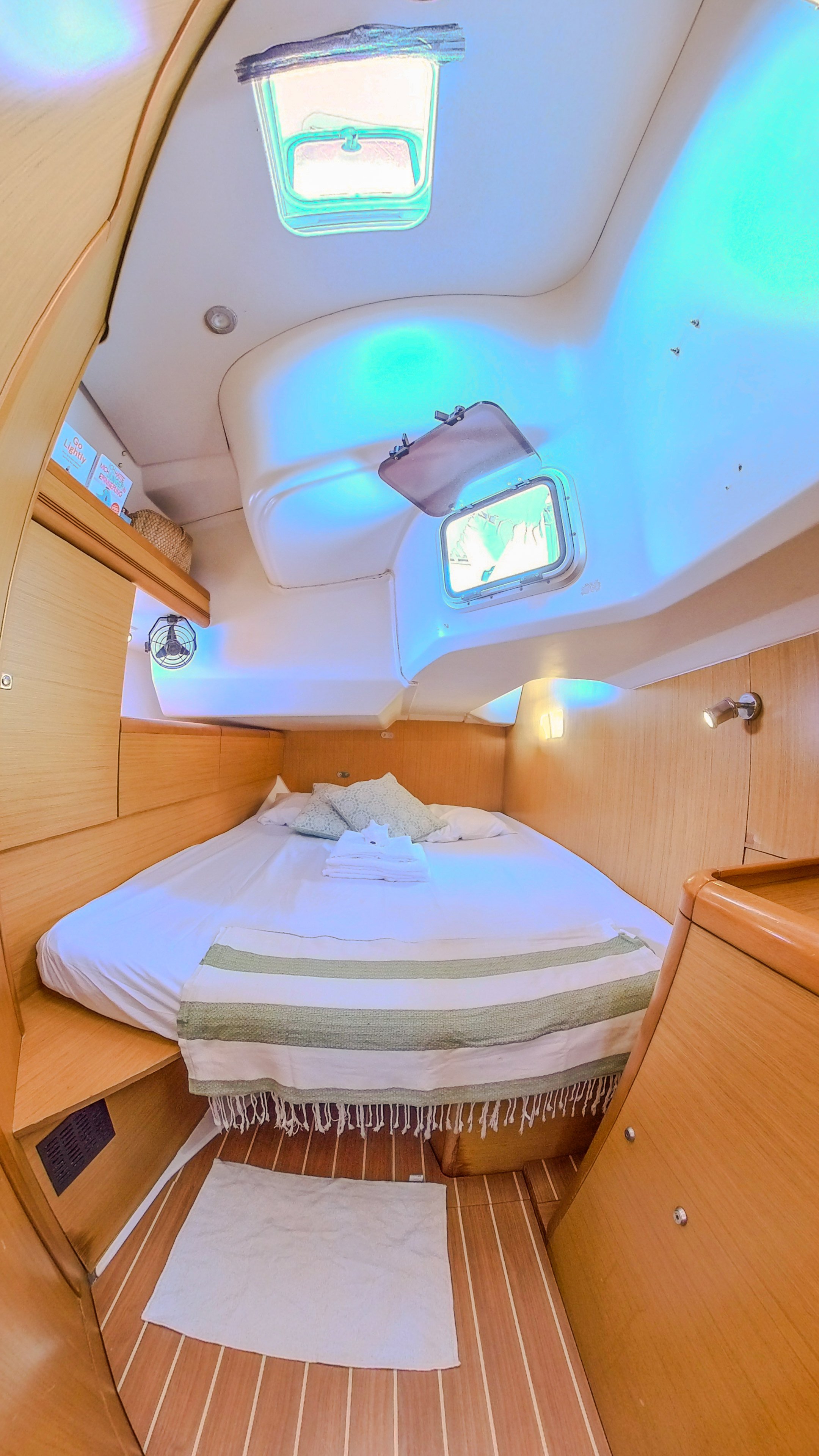 Guji - Sailboat in El Porvenir