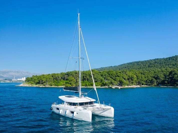 Ladesta - Catamaran in Kaštel Gomilica