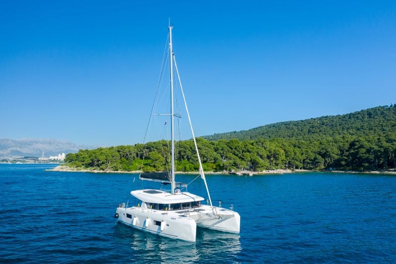 BRATTIA - Catamaran in Kaštel Gomilica