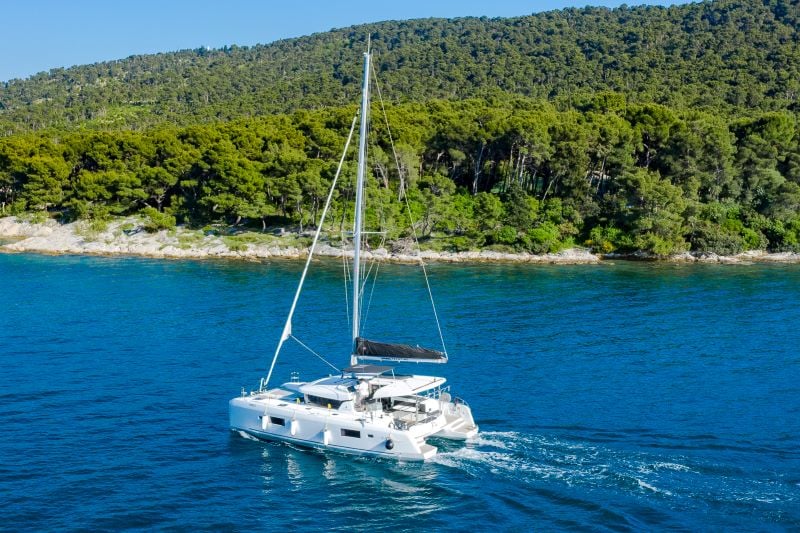 BRATTIA - Catamaran in Kaštel Gomilica