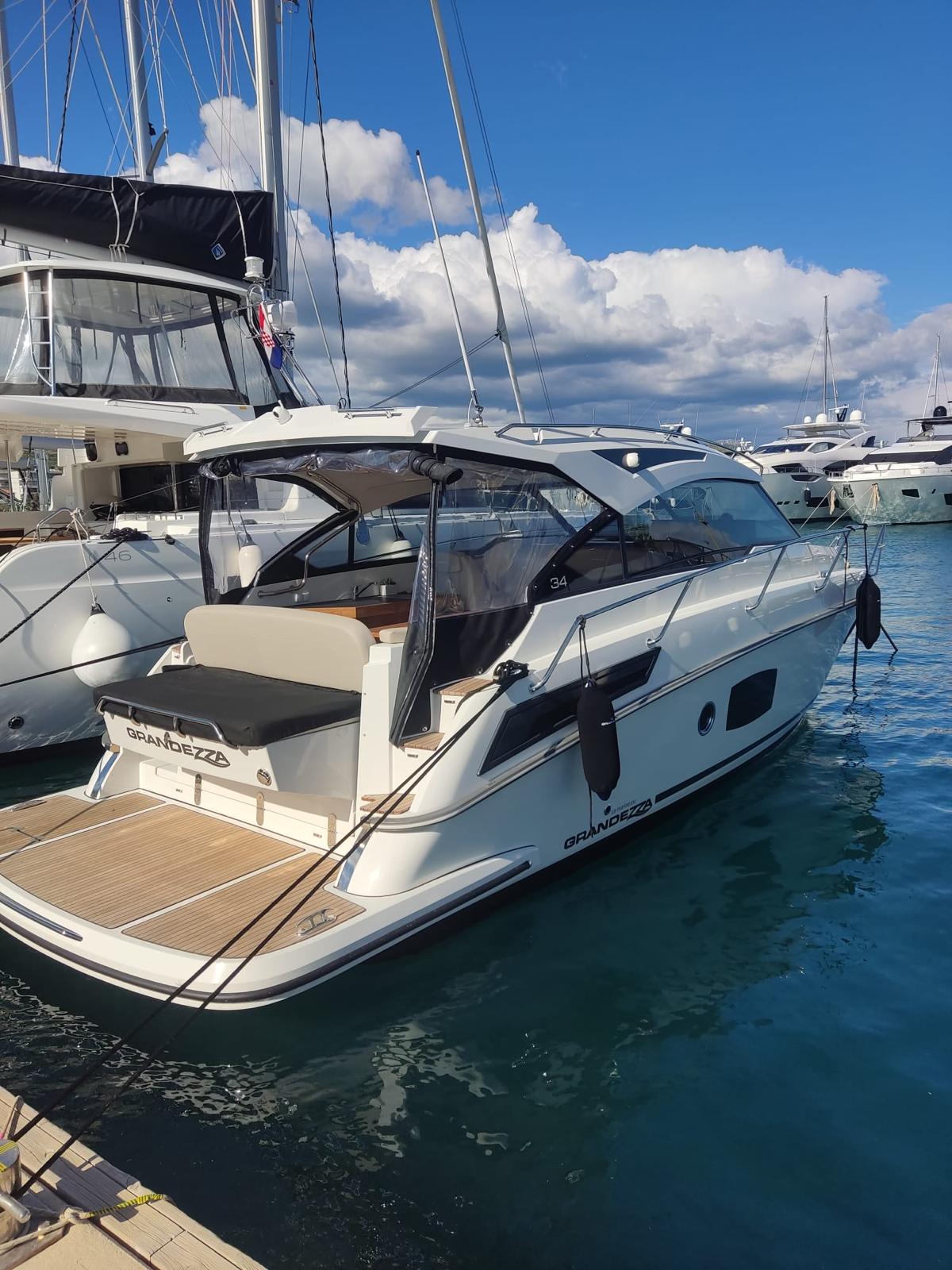 OHANA - Motor Yacht in Trogir