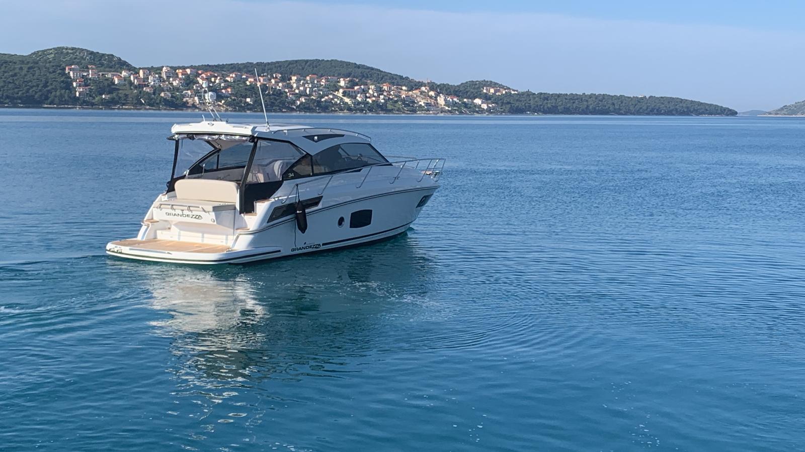 OHANA - Motor Yacht in Trogir