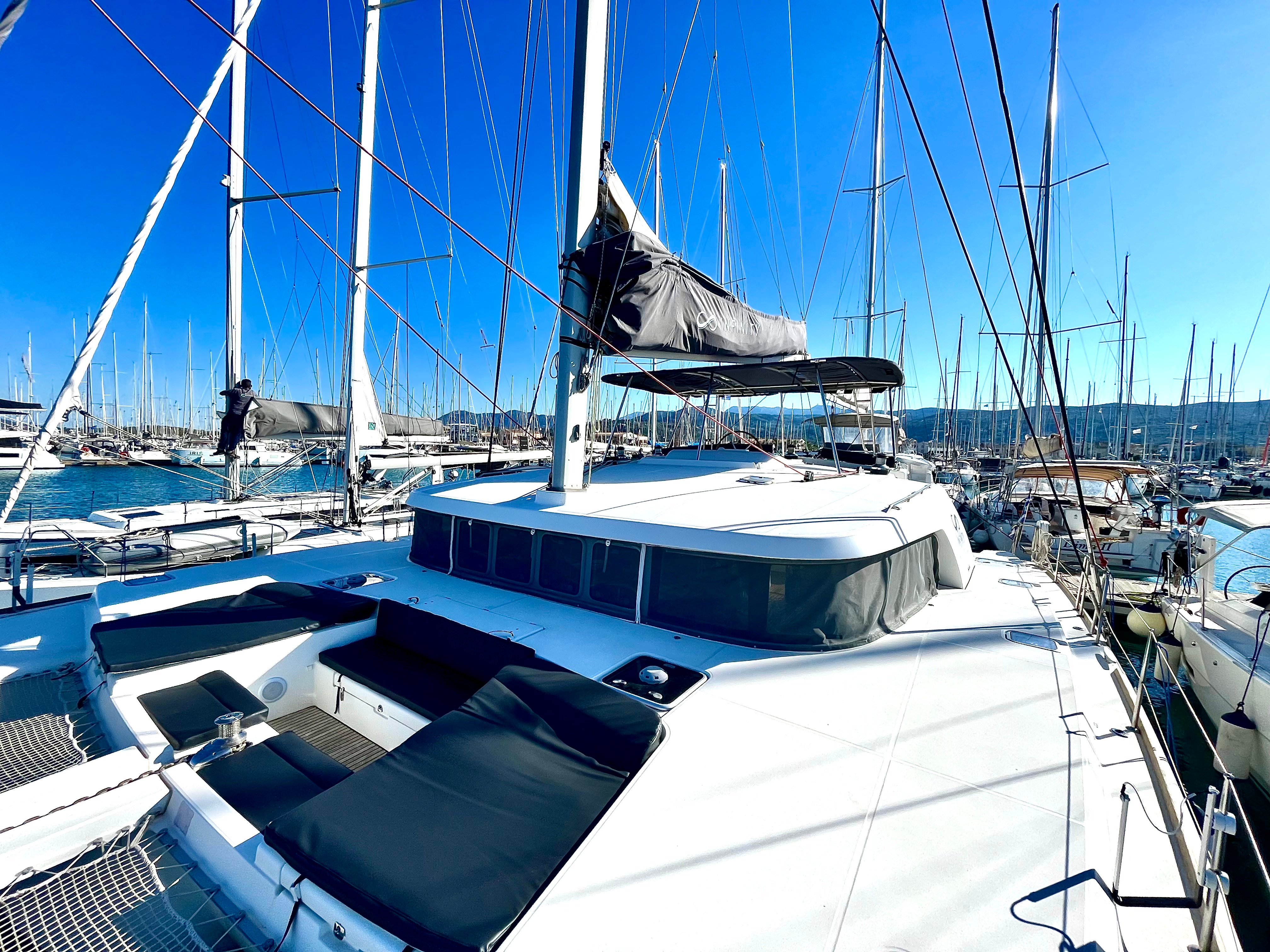 Infinity - Catamaran in Palairos