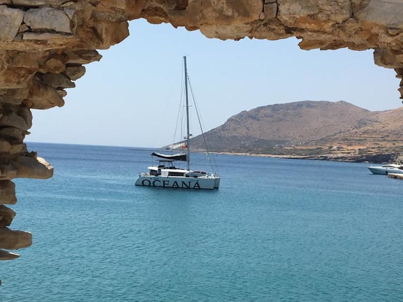 Oceana - Katamaran içinde Alimos