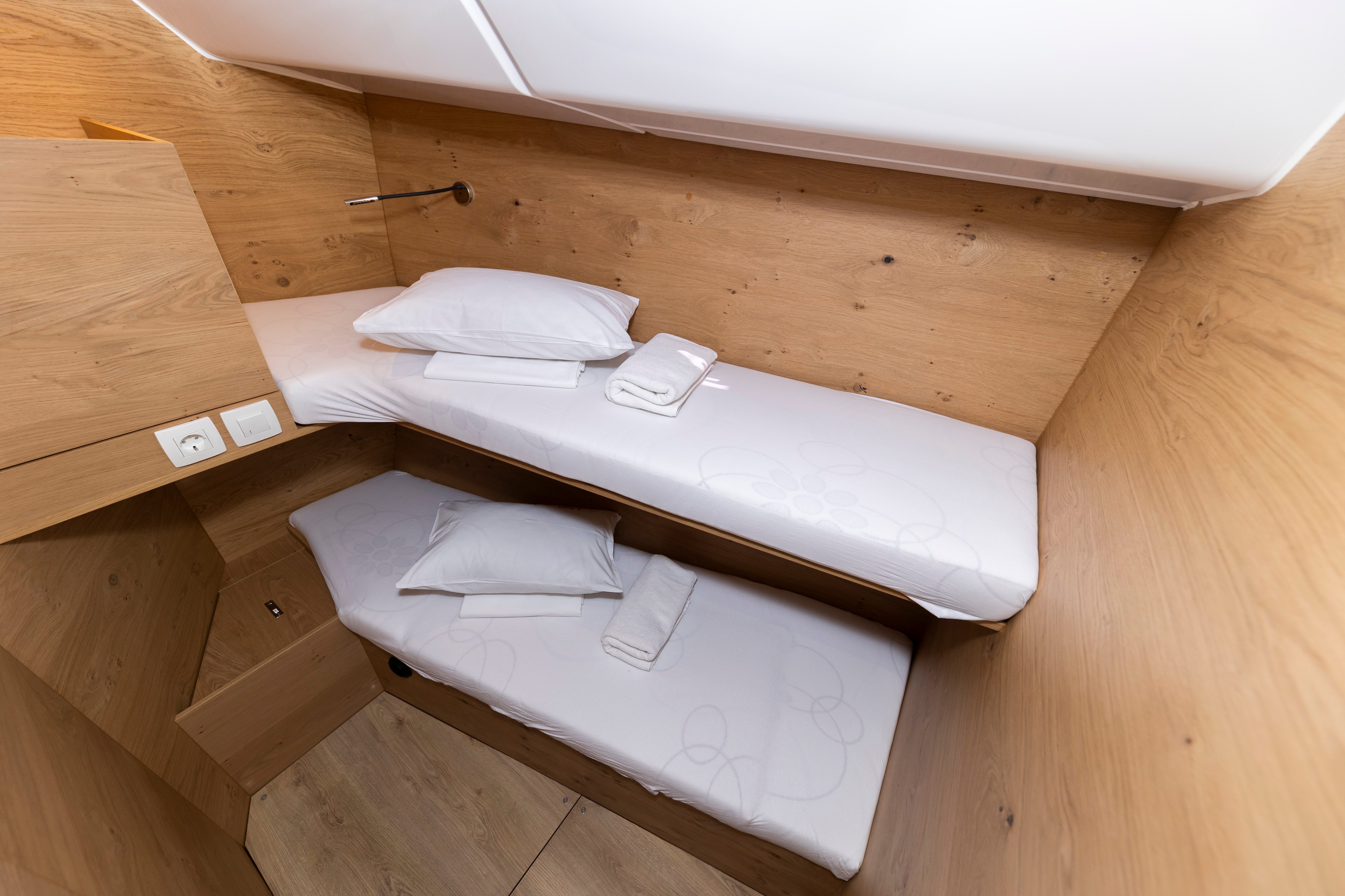 VEKENEGA - Sailboat in Zadar