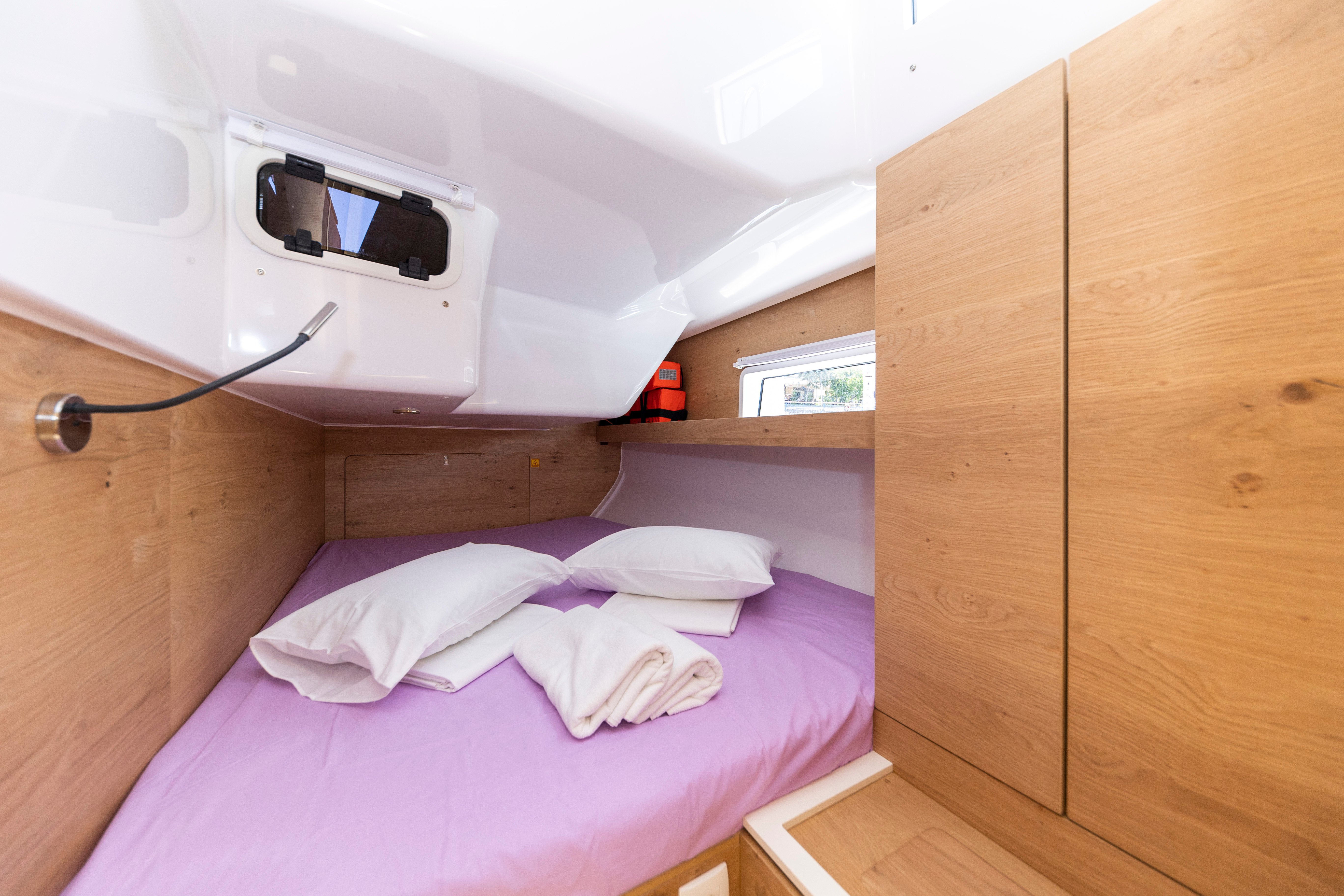 VEKENEGA - Sailboat in Zadar